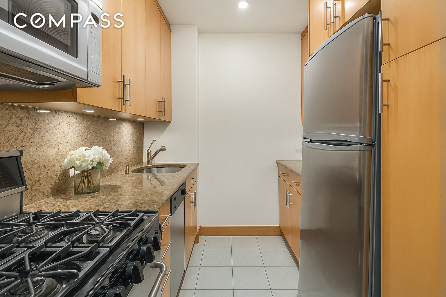 30 E 9th Street 2II