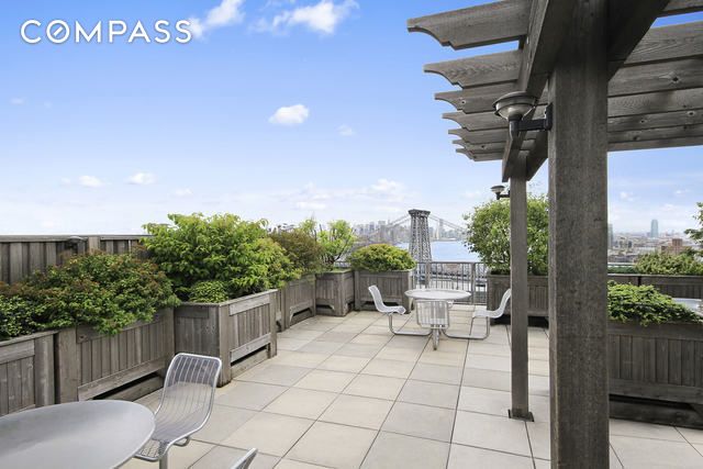 440 Kent Avenue 22C