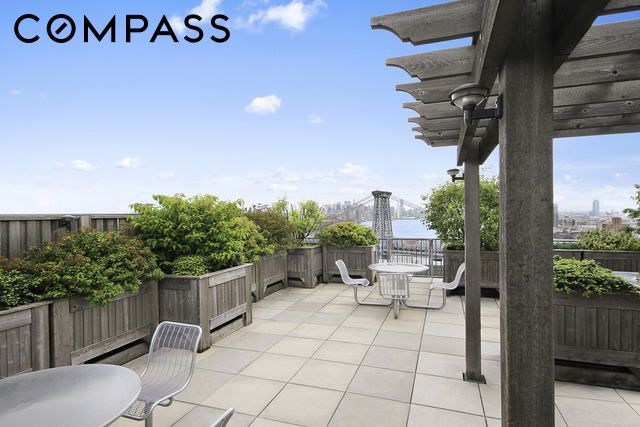 440 Kent Avenue 22C