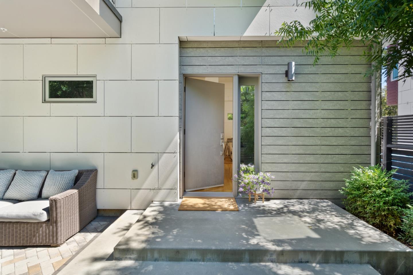616 College AVE