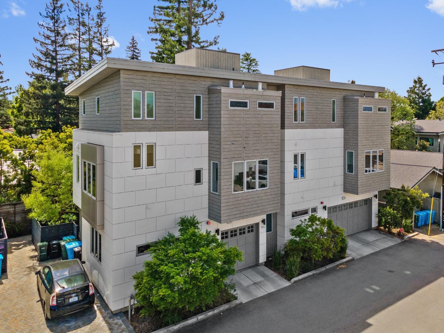 618 College AVE