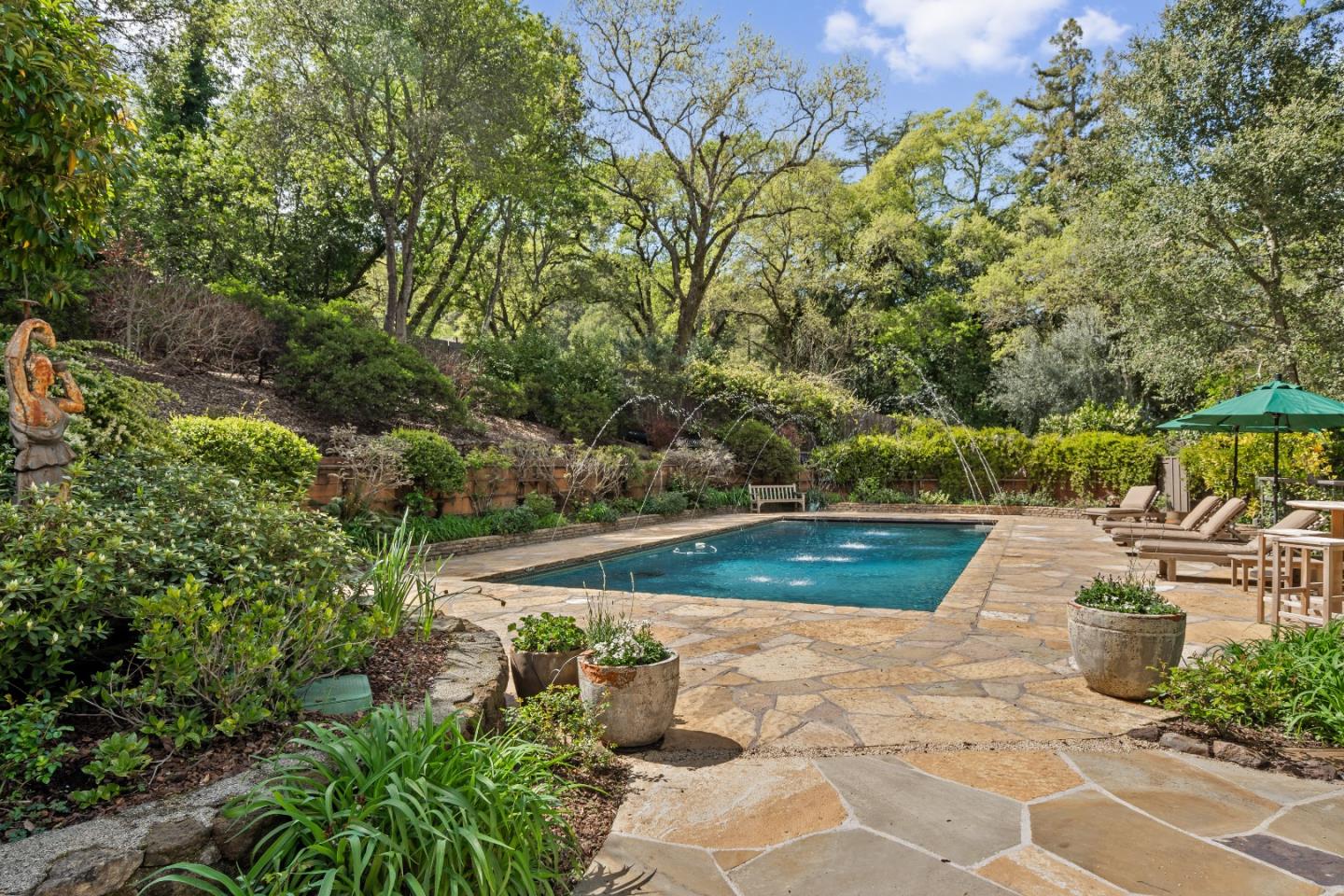 1477 Portola RD