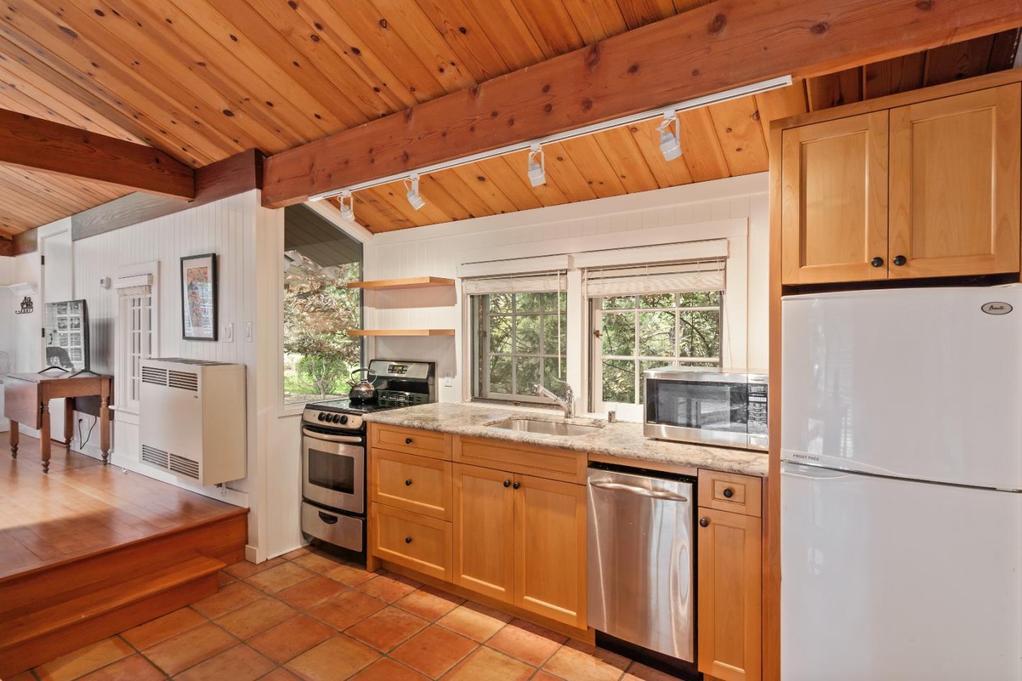 1477 Portola RD