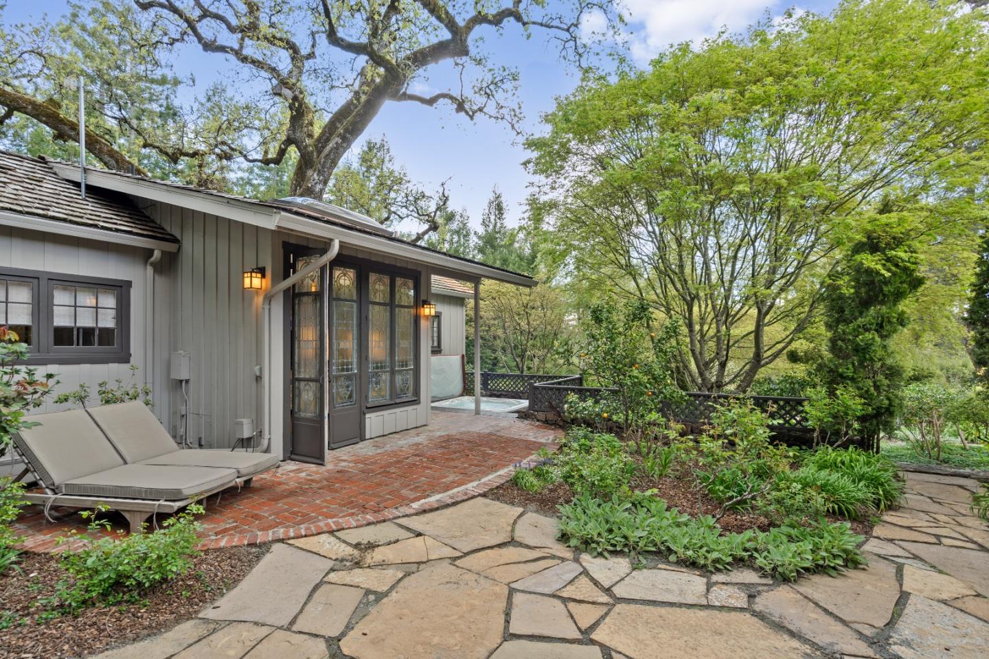 1477 Portola RD