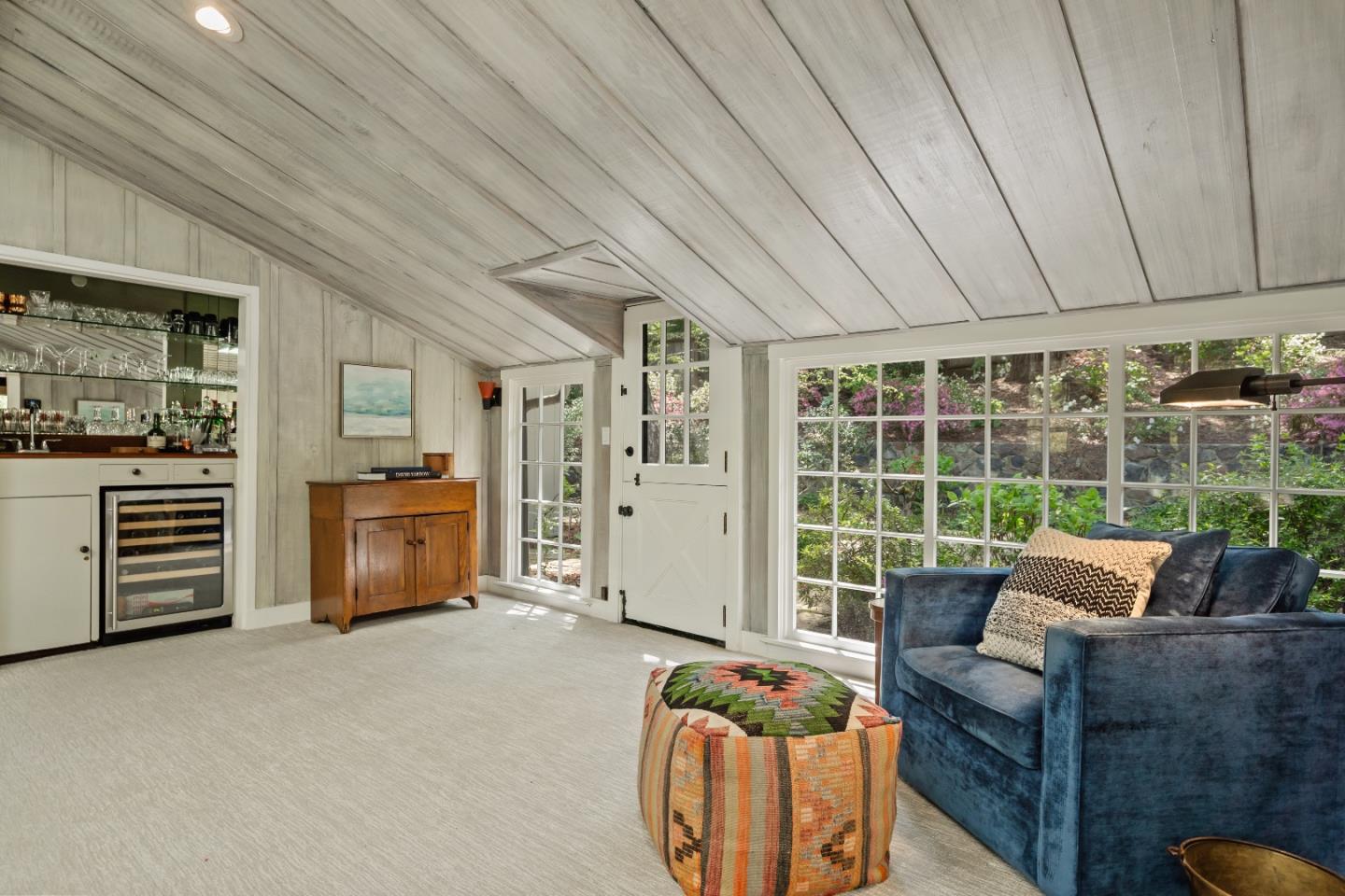 1477 Portola RD