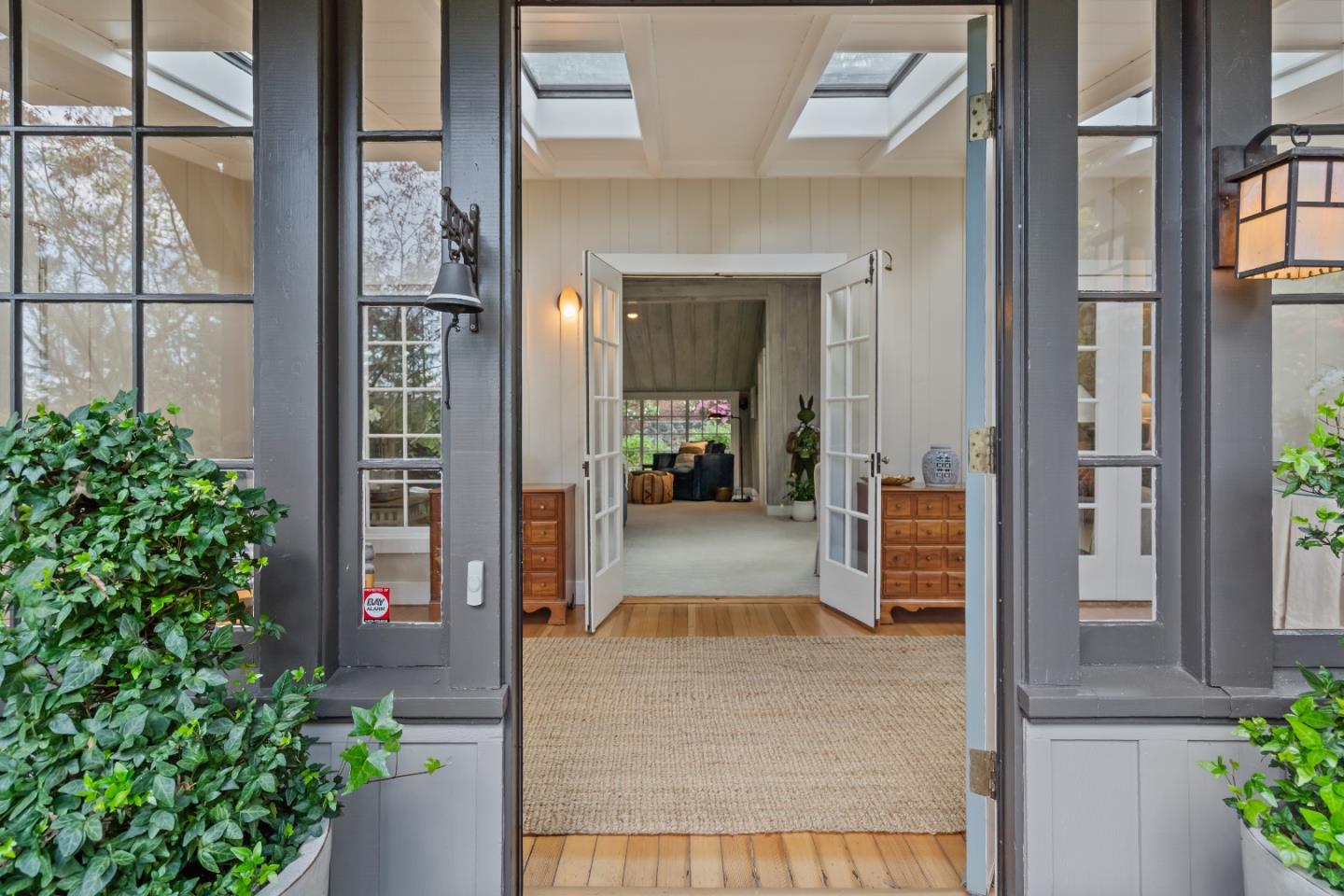 1477 Portola RD