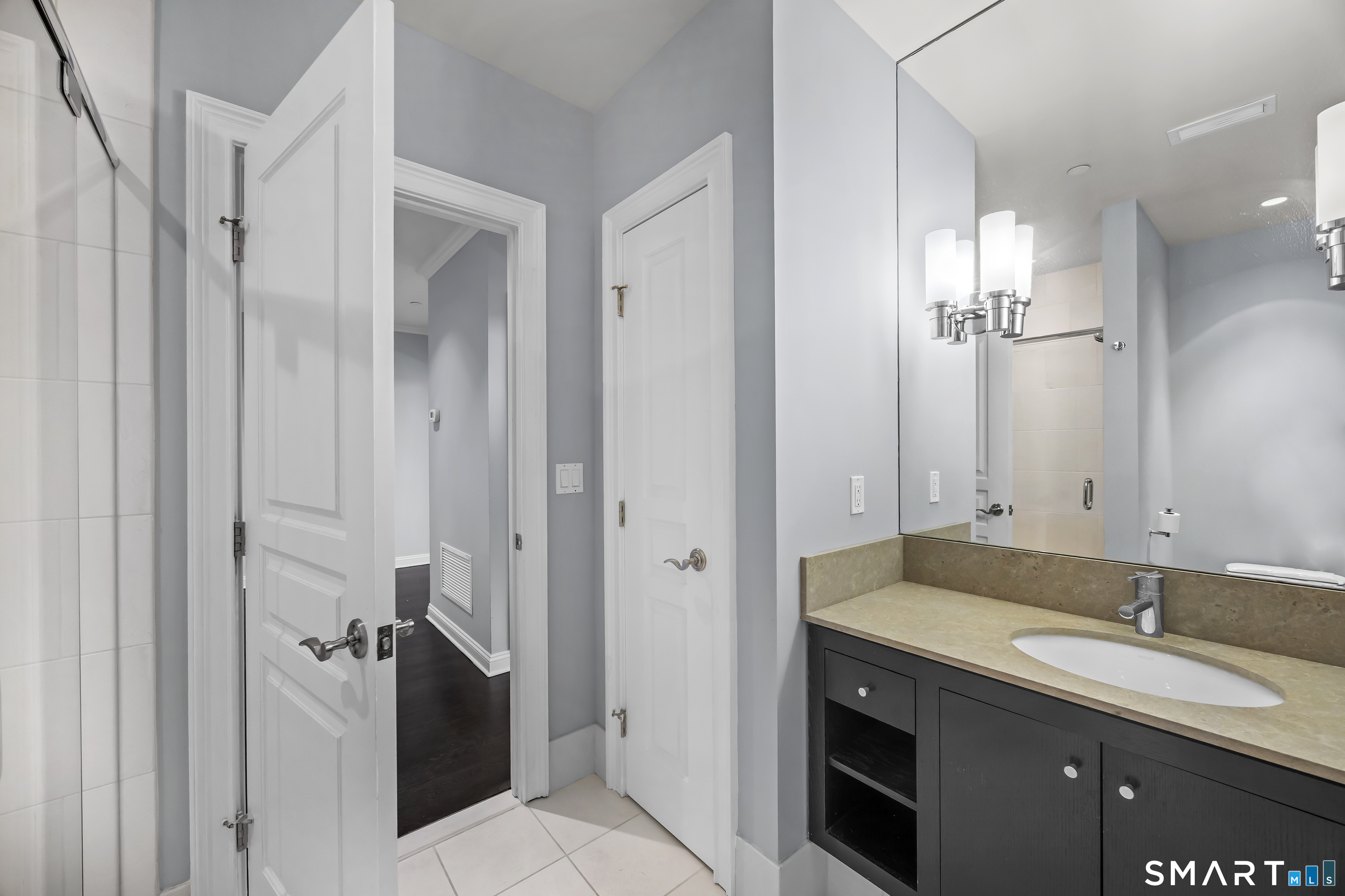 100 Parrott Drive Unit: 1106