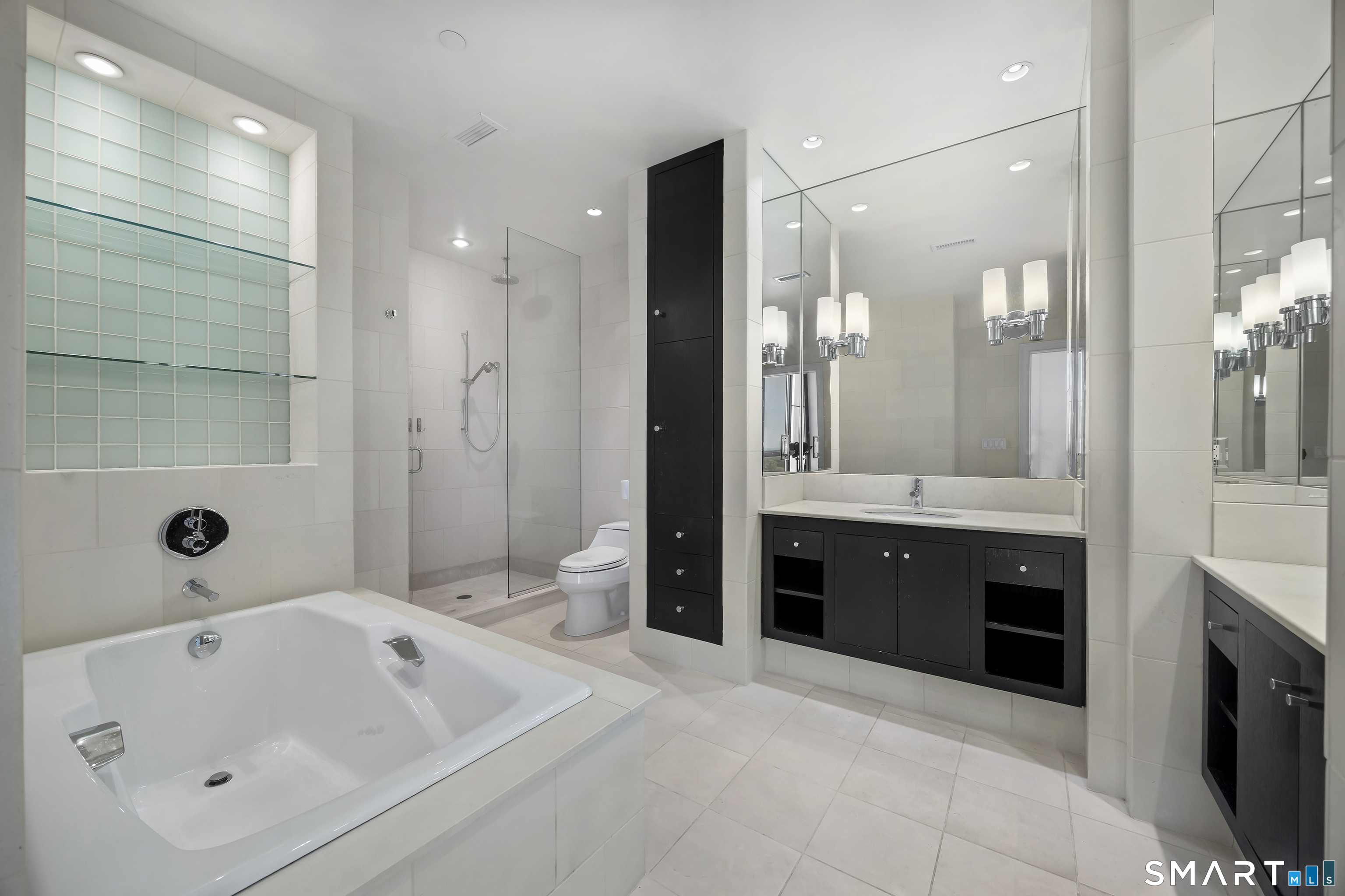 100 Parrott Drive Unit: 1106