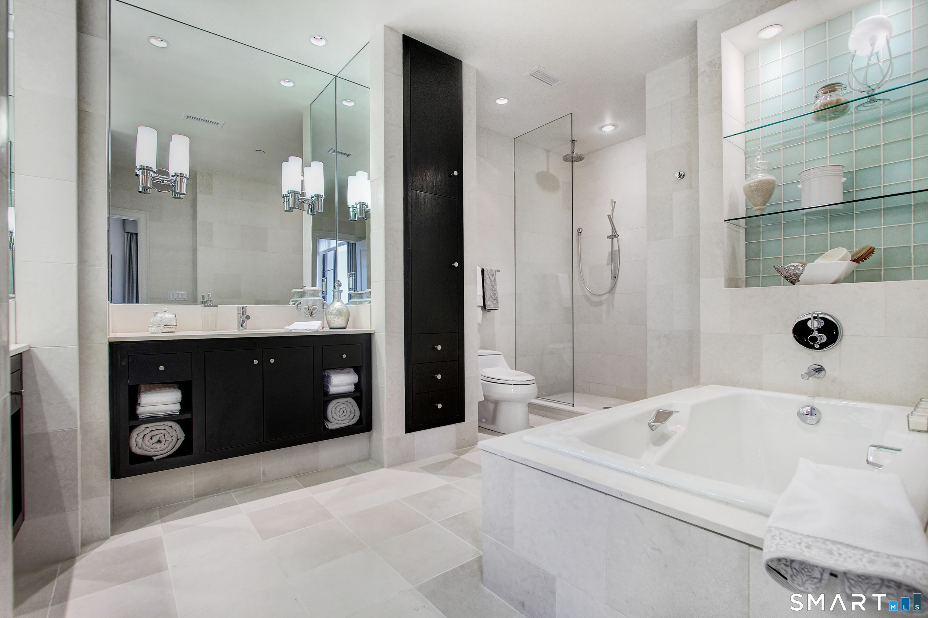 100 Parrott Drive Unit: 1402