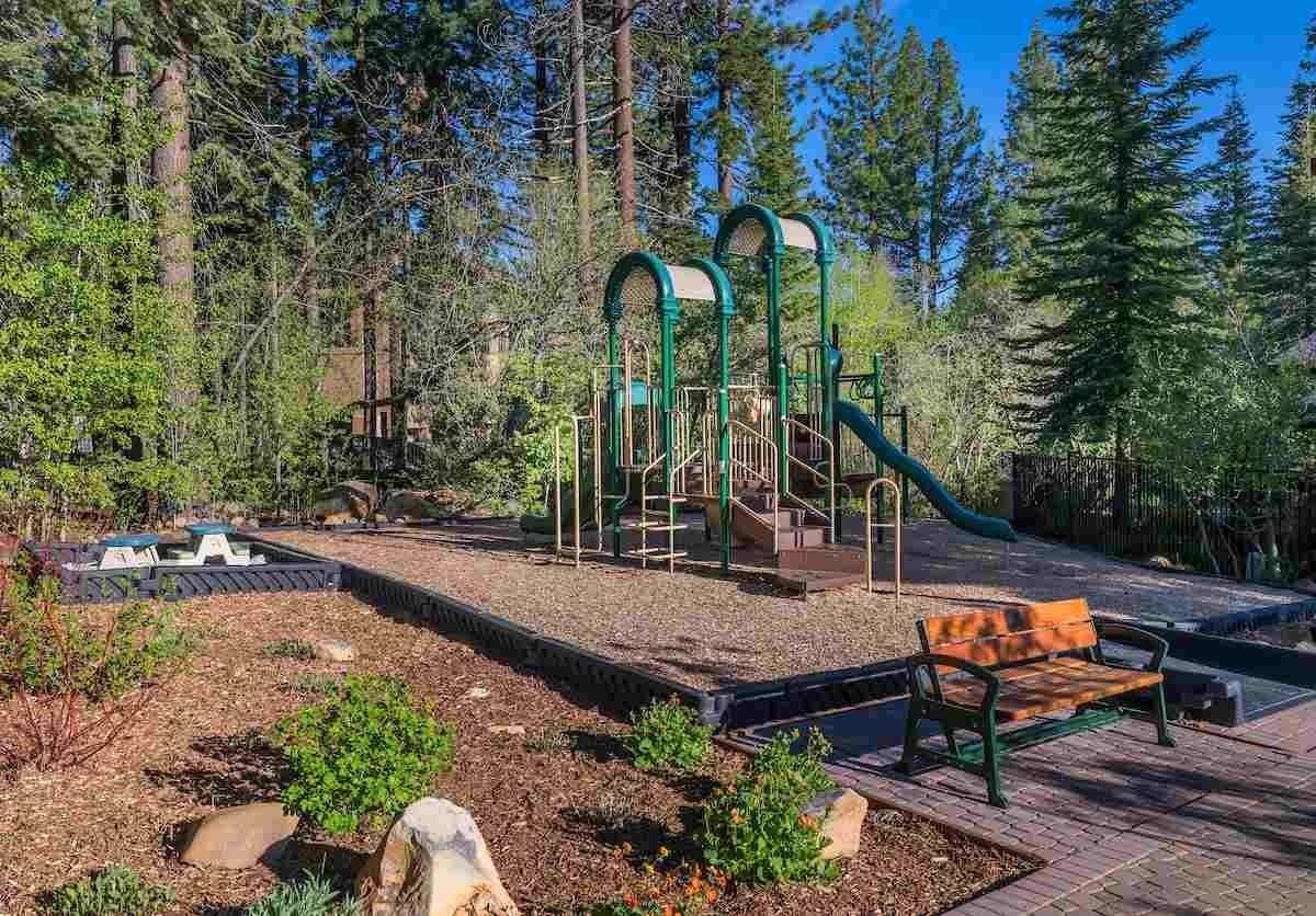 3165 Aspen Grove