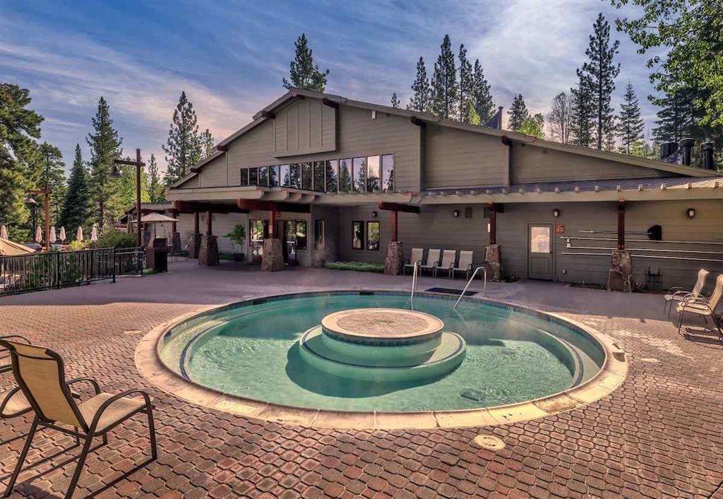 3165 Aspen Grove
