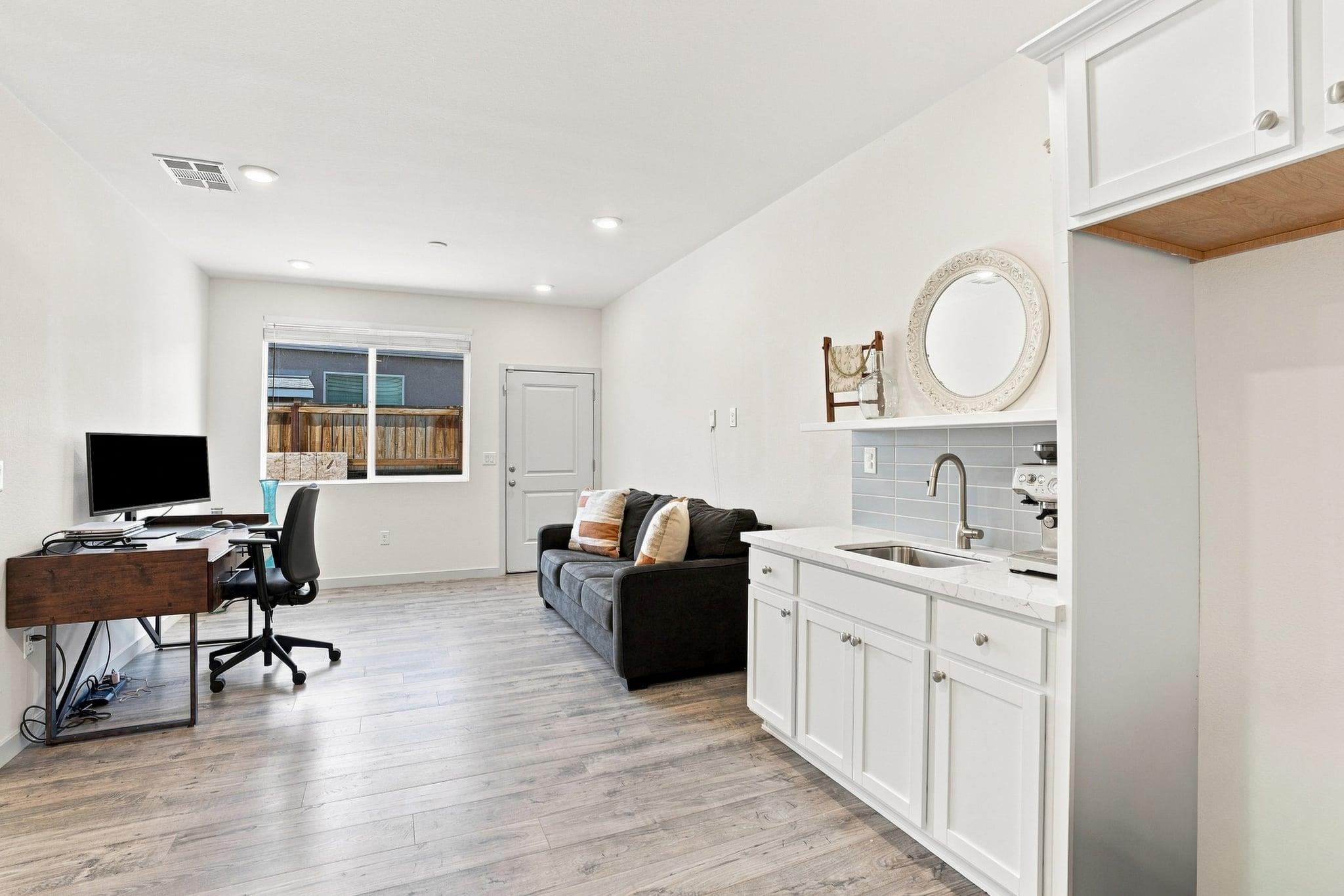 8388 Fenhollow Drive