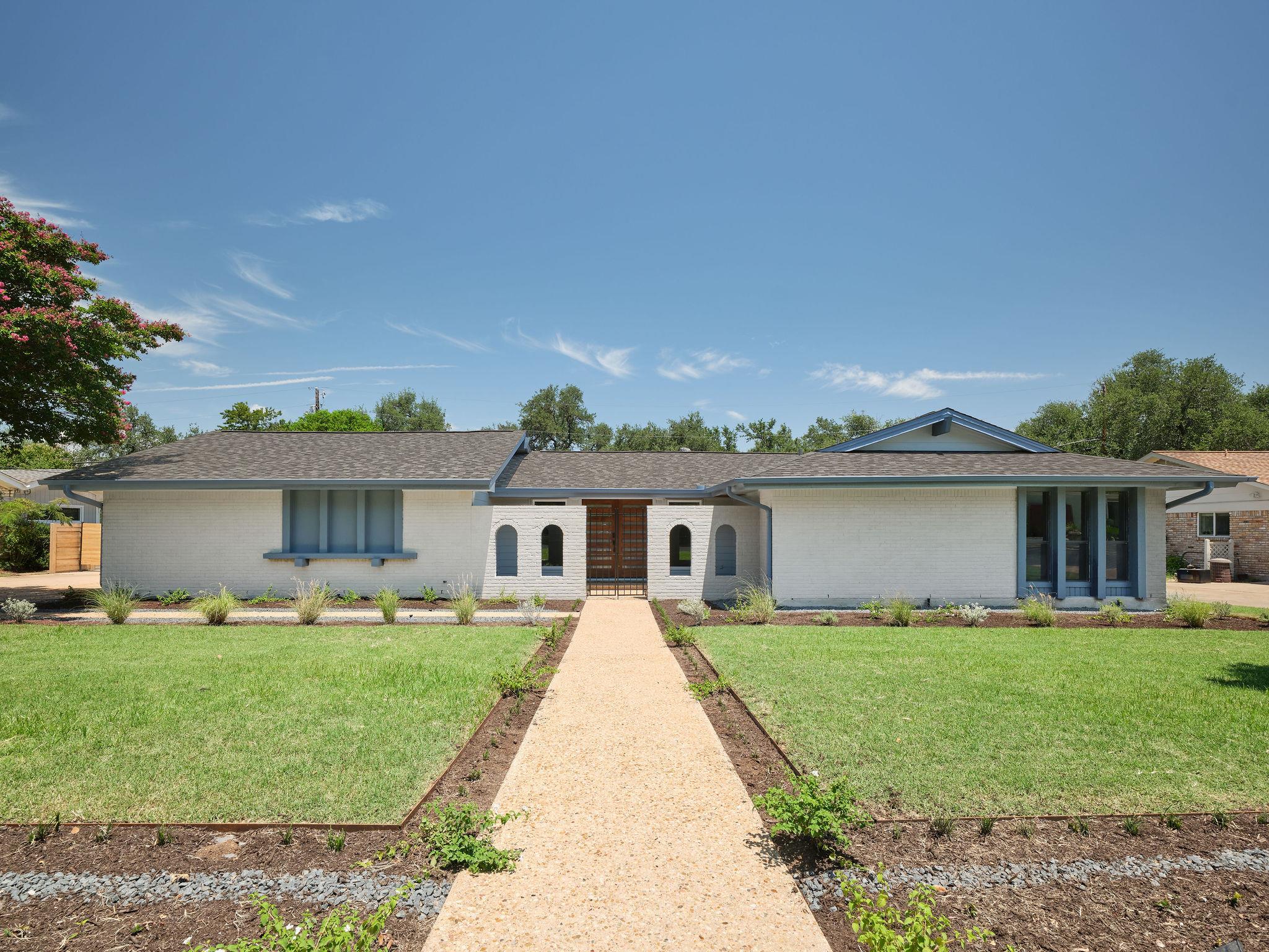 8704 Balcones Club DR
