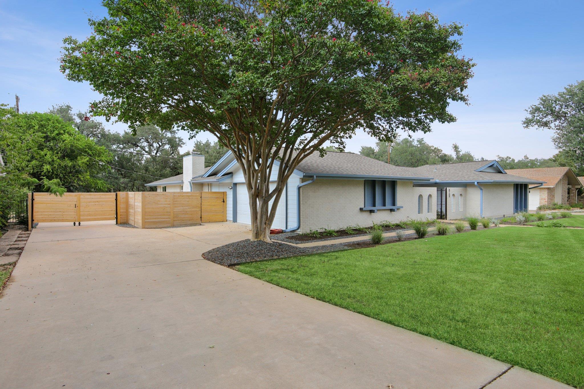 8704 Balcones Club DR