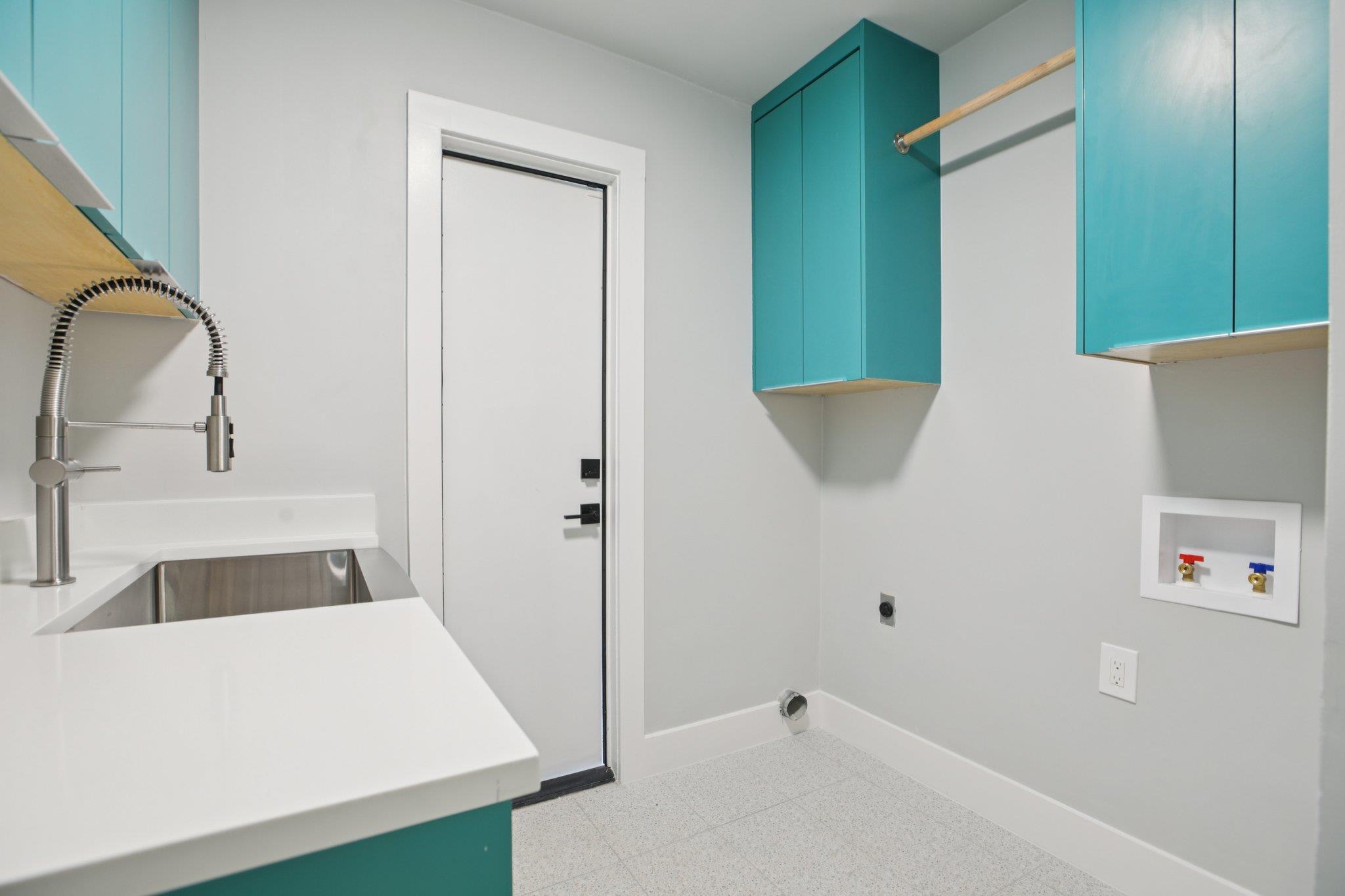 8704 Balcones Club DR