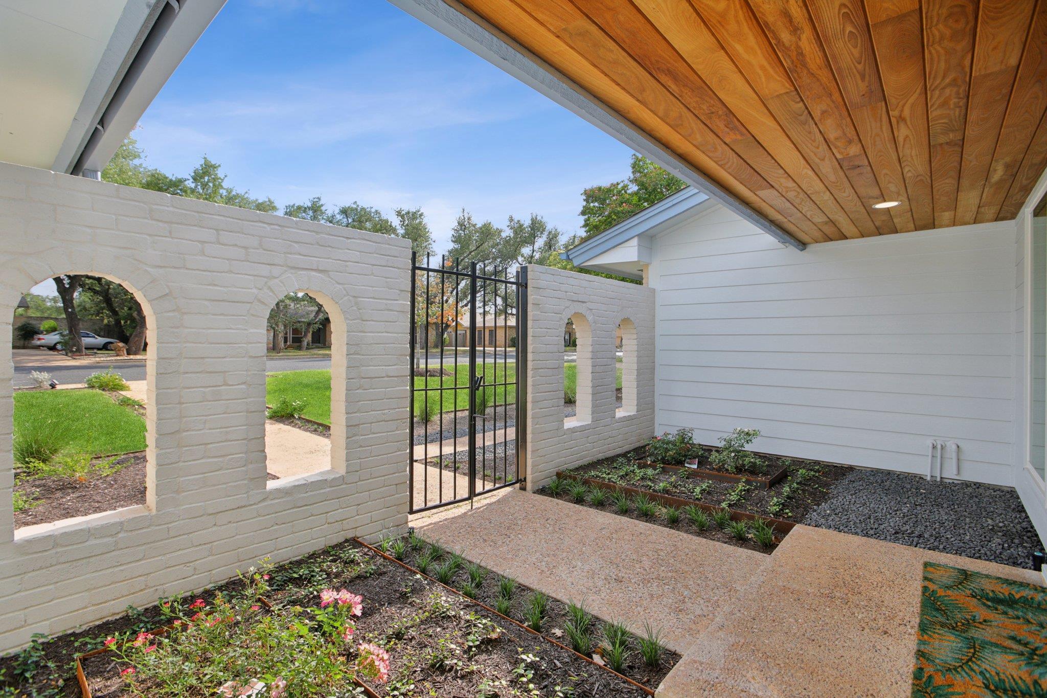 8704 Balcones Club DR