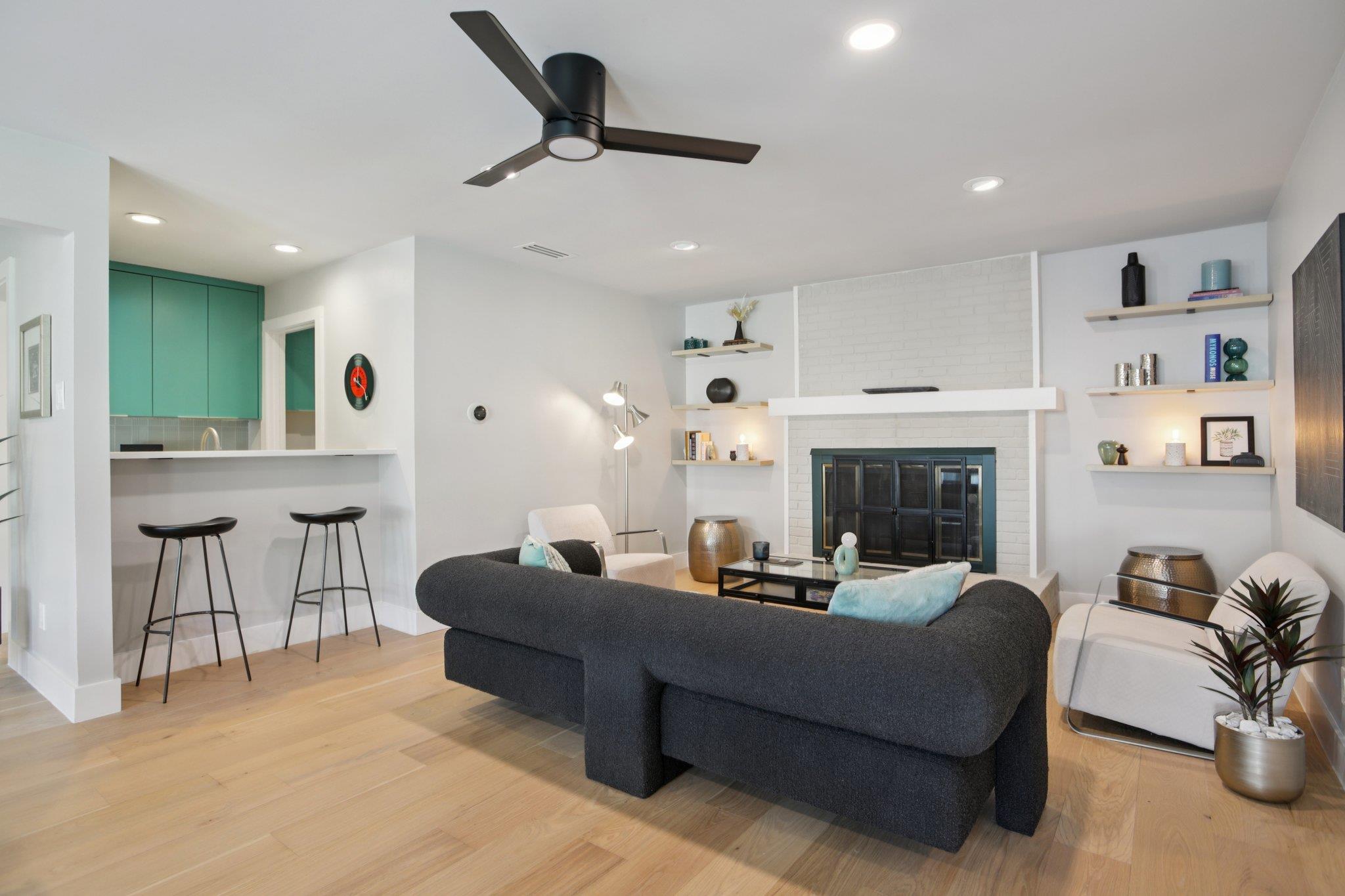 8704 Balcones Club DR