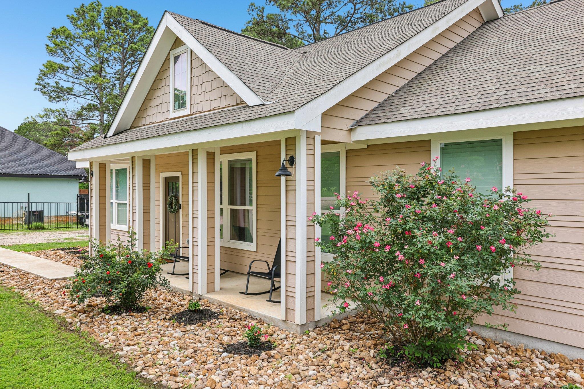 112 Twin Lakes LN
