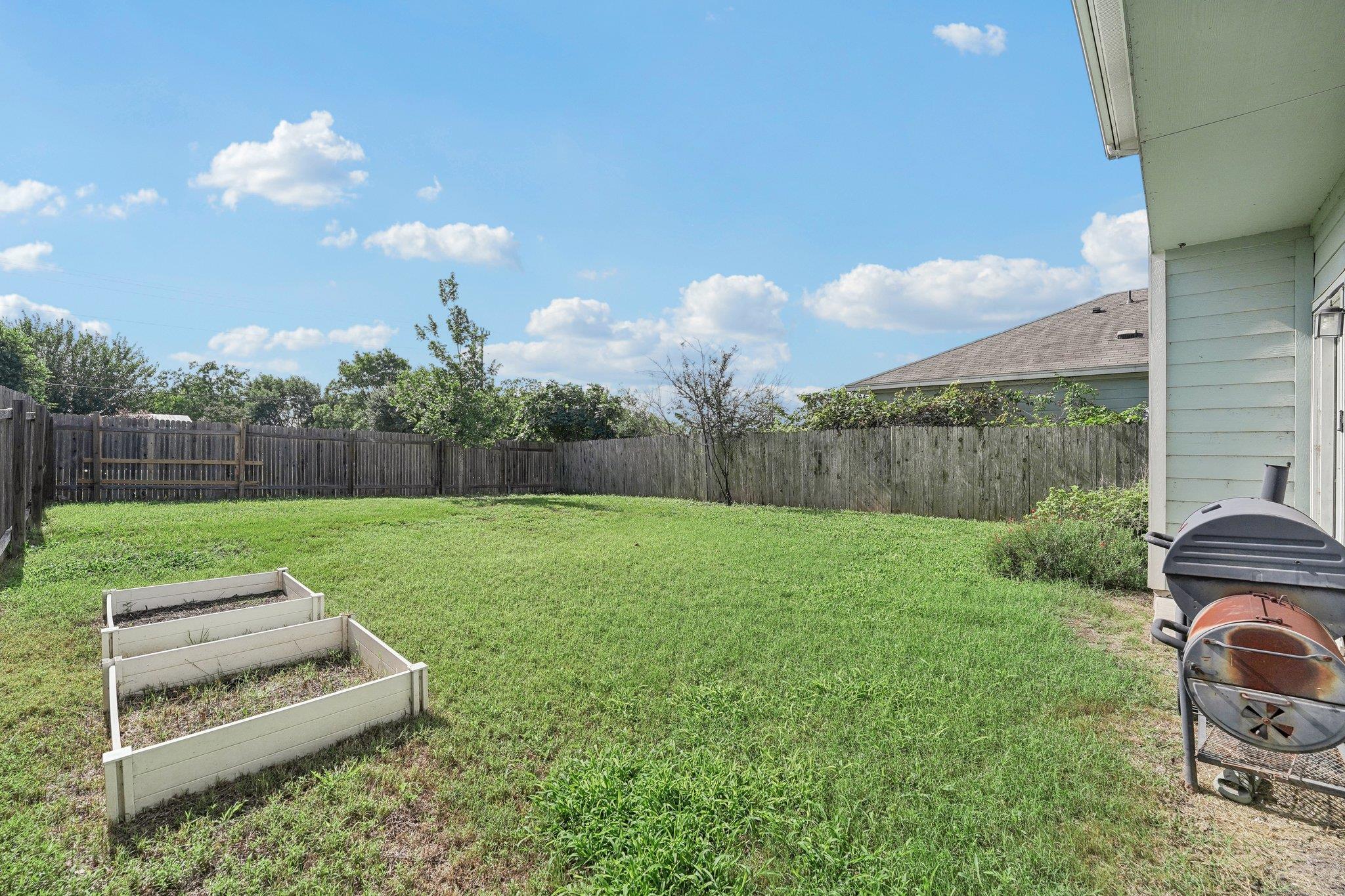 528 Twisted Oaks LN