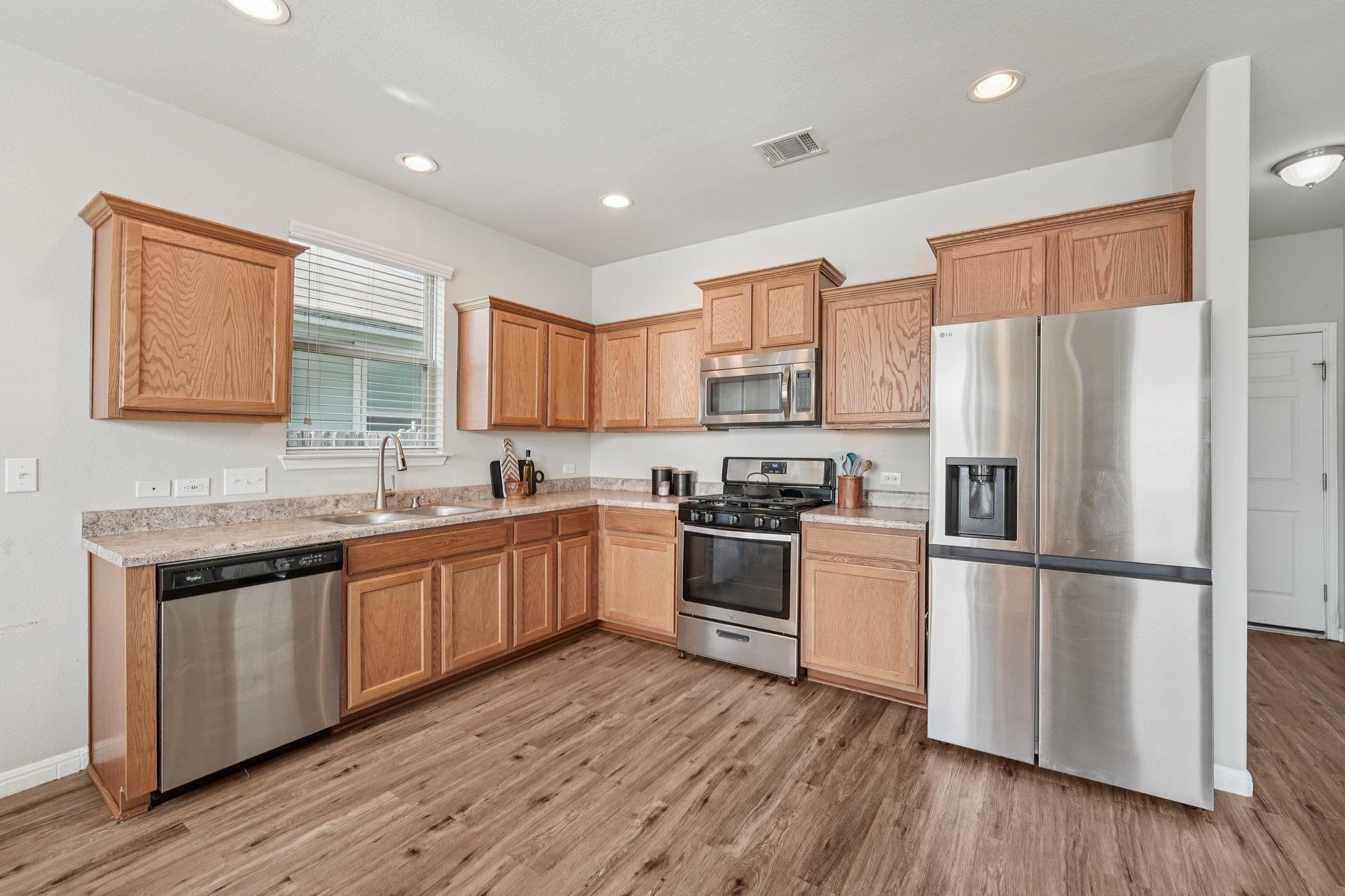528 Twisted Oaks LN