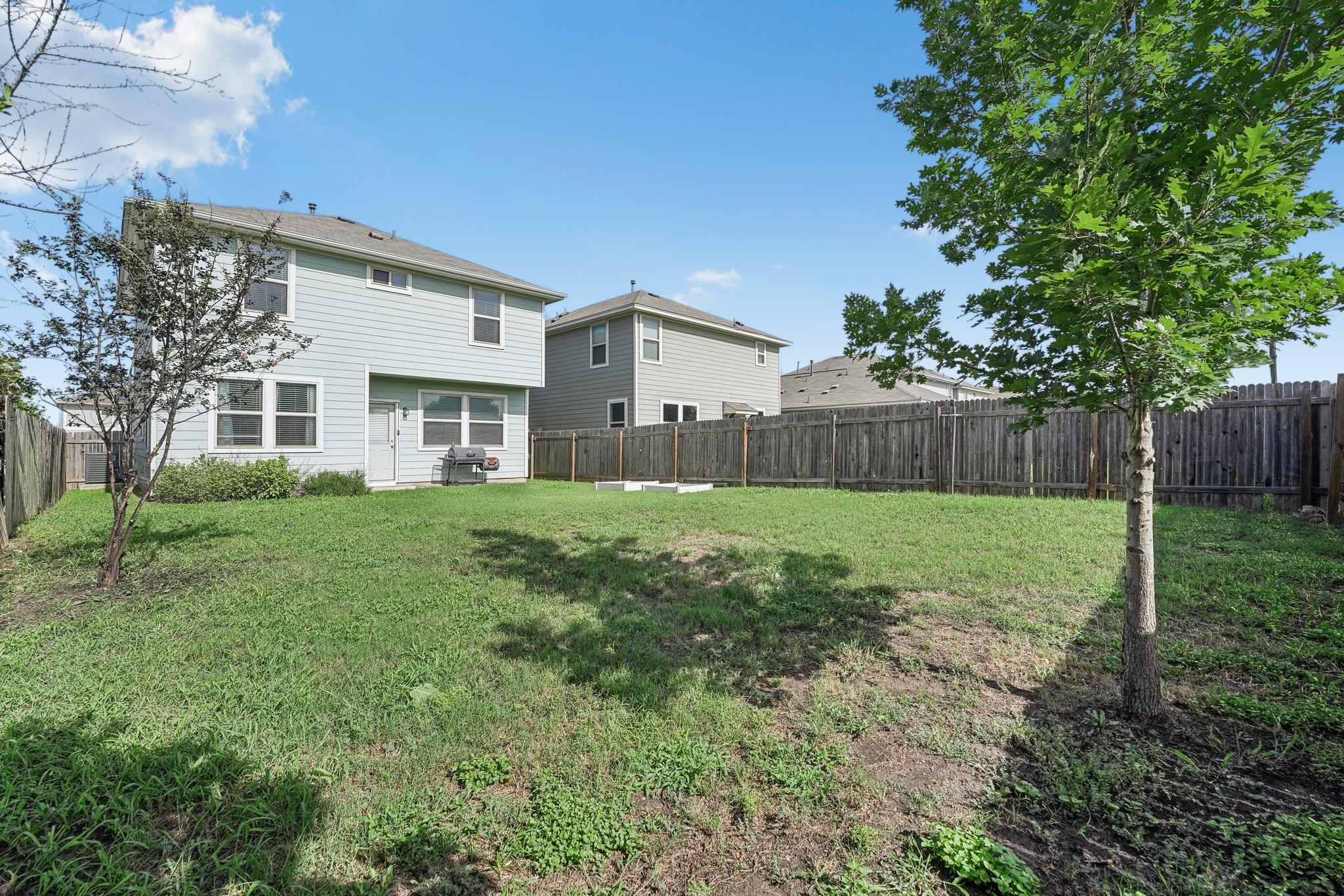 528 Twisted Oaks LN