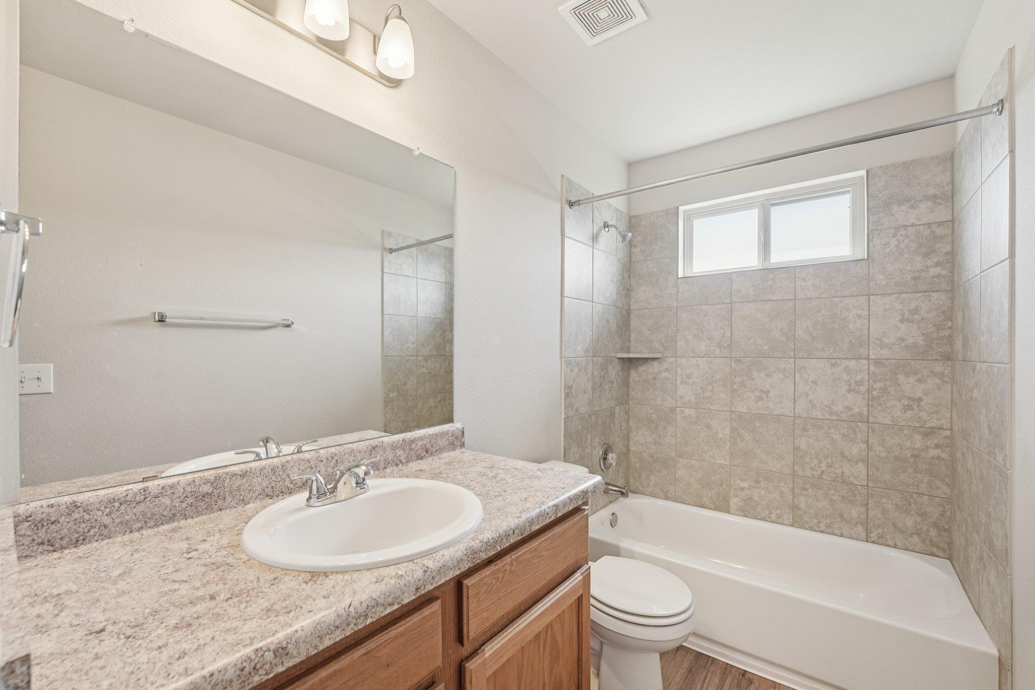 528 Twisted Oaks LN