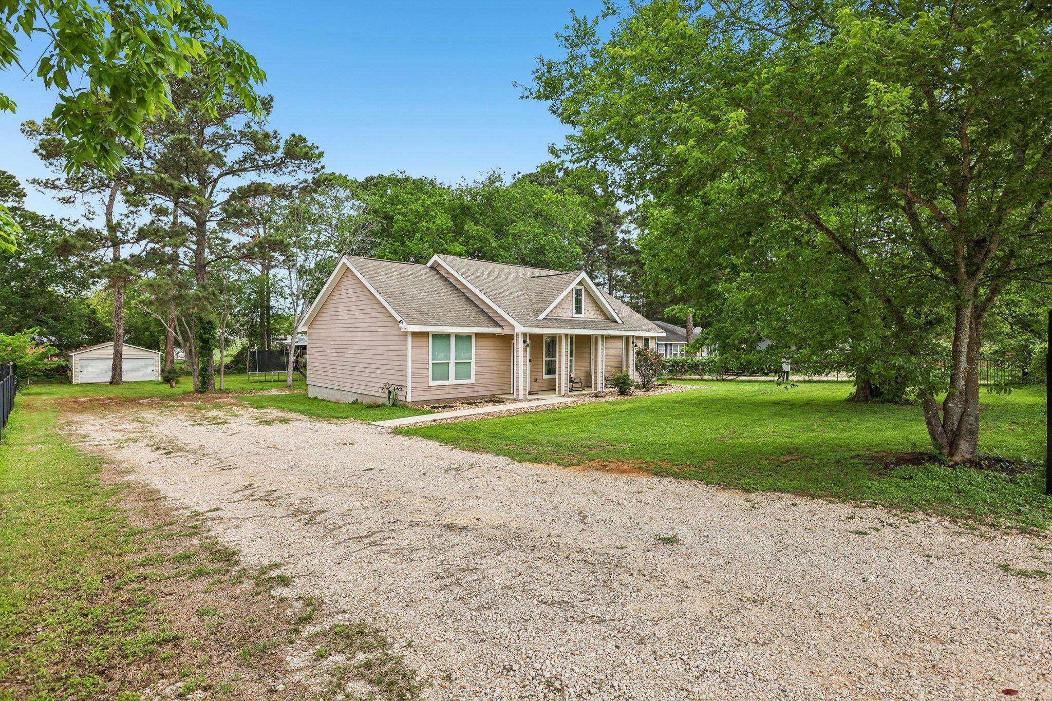 112 Twin Lakes LN