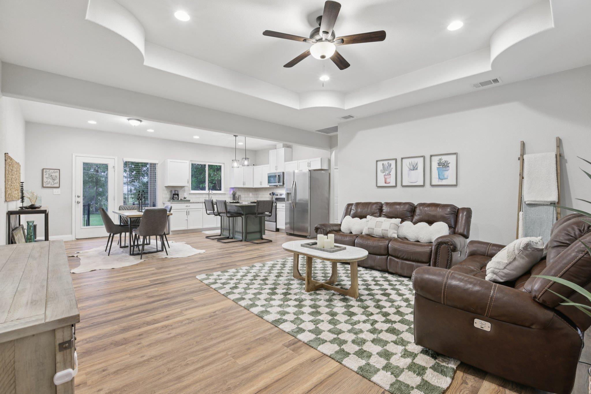 112 Twin Lakes LN