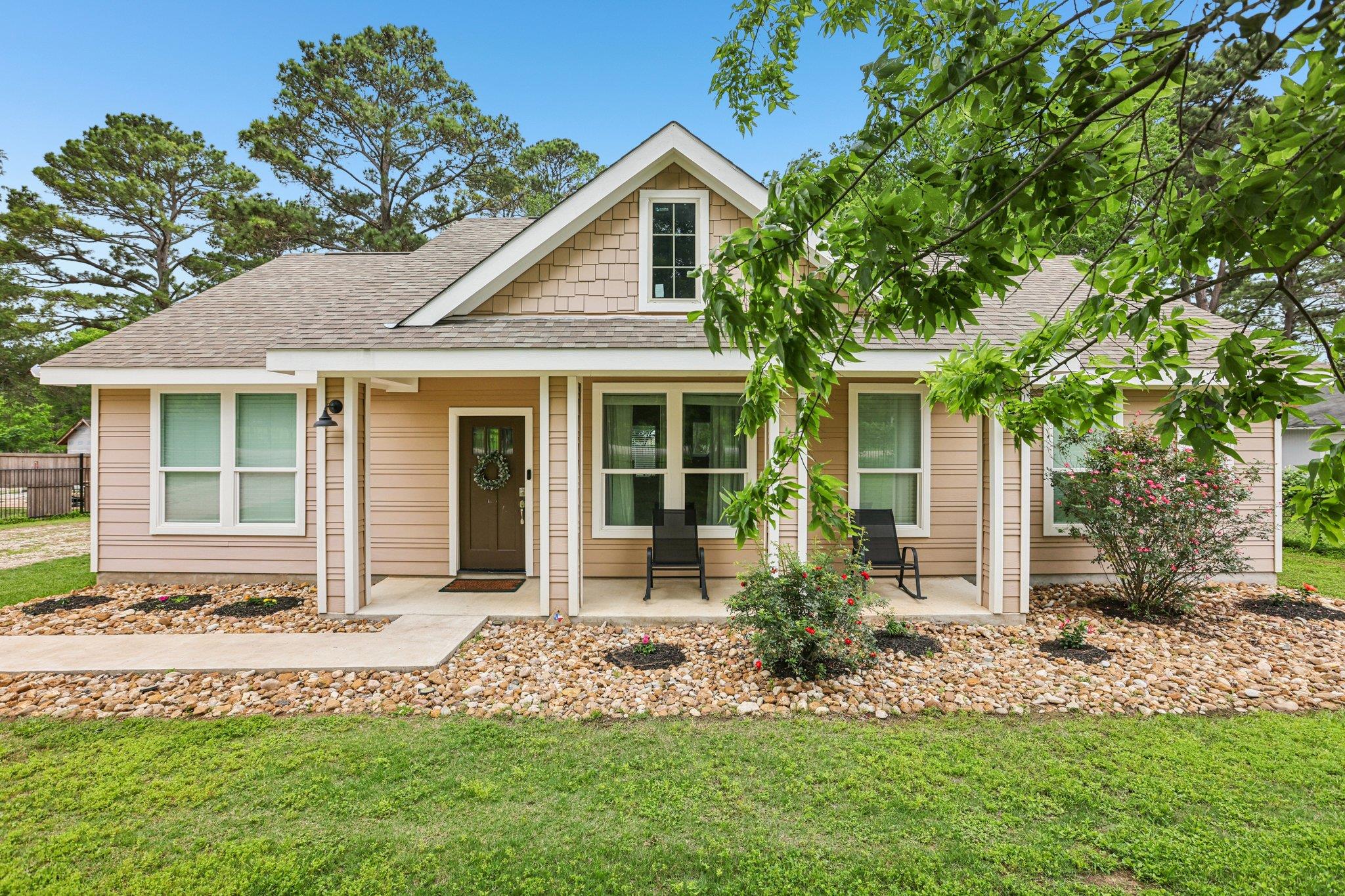 112 Twin Lakes LN