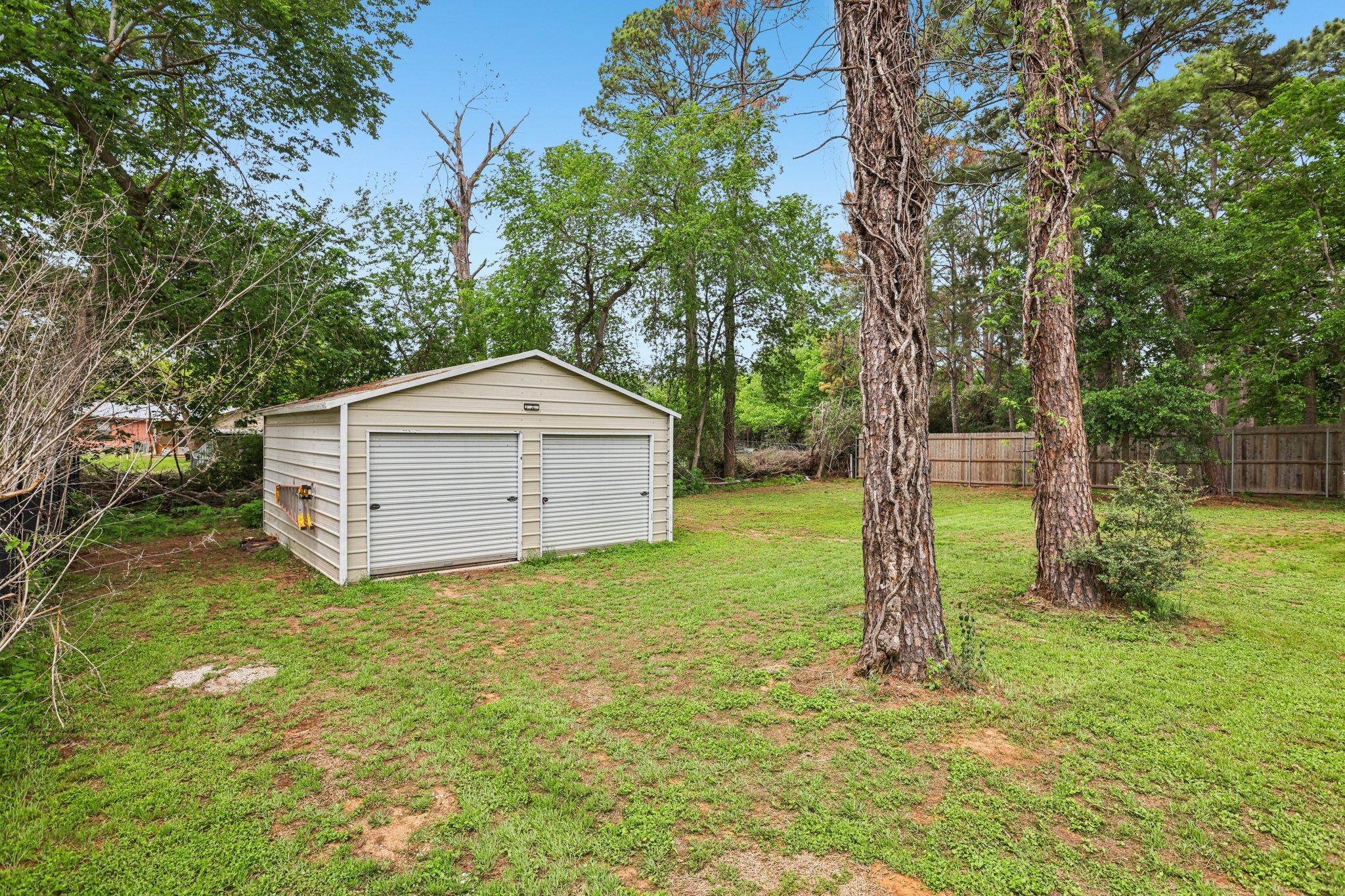 112 Twin Lakes LN