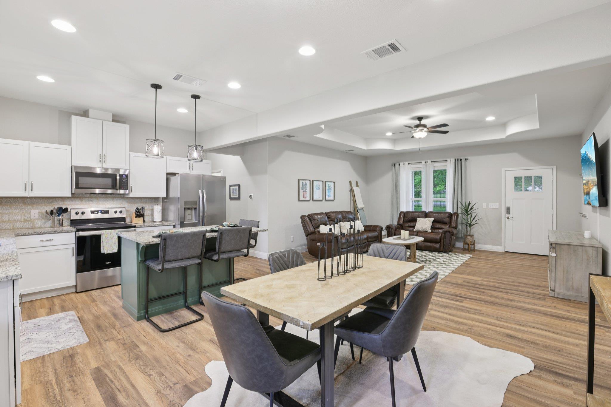 112 Twin Lakes LN