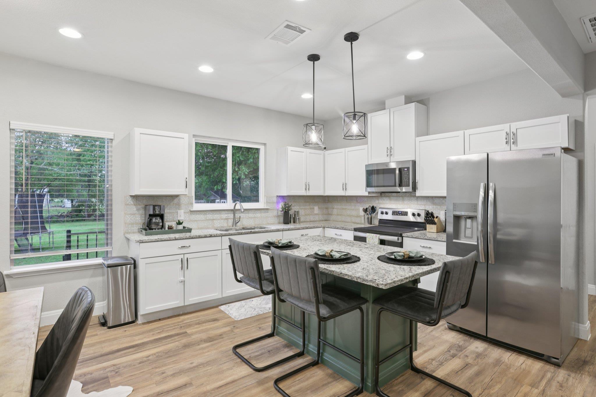 112 Twin Lakes LN