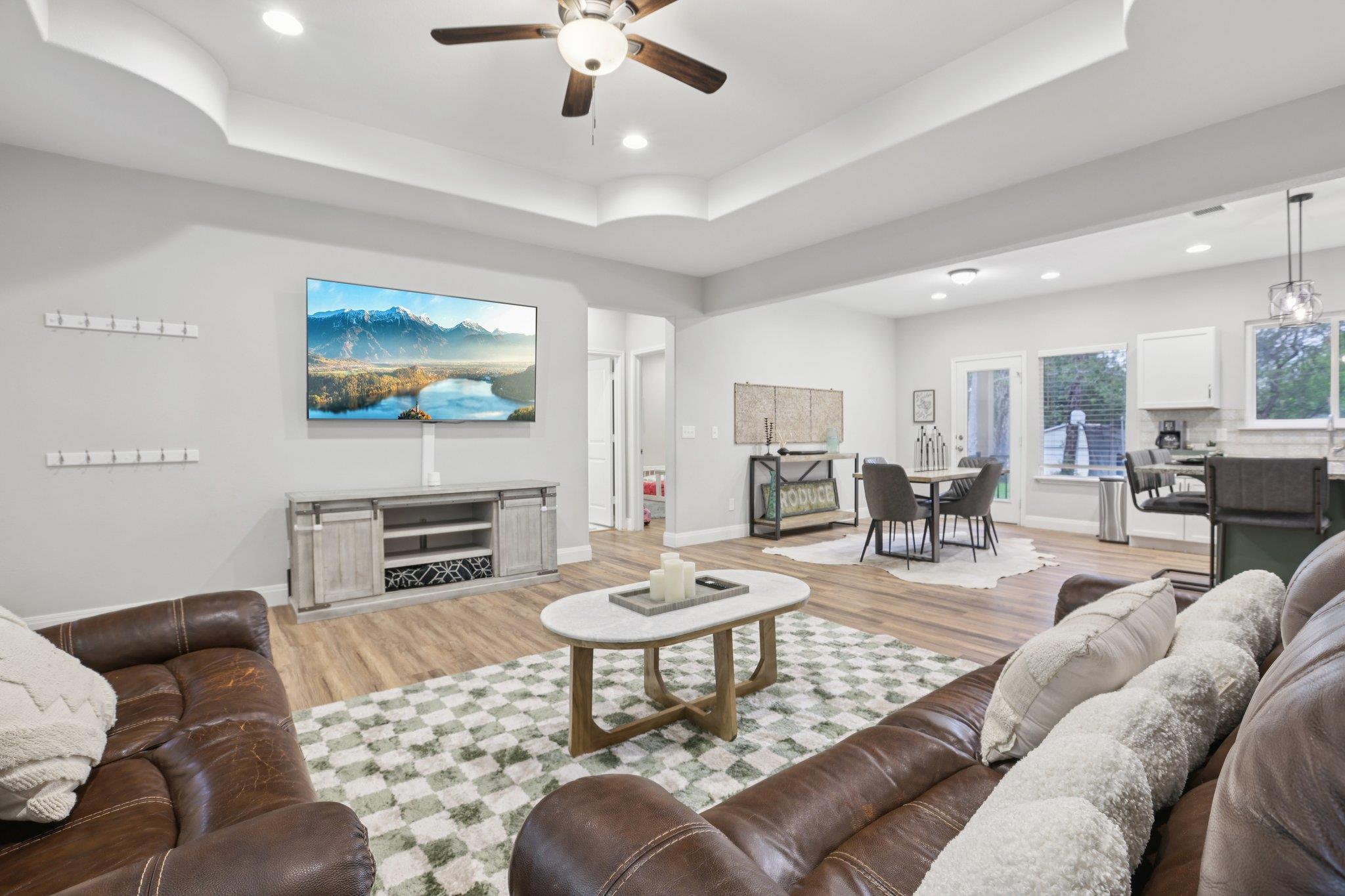 112 Twin Lakes LN