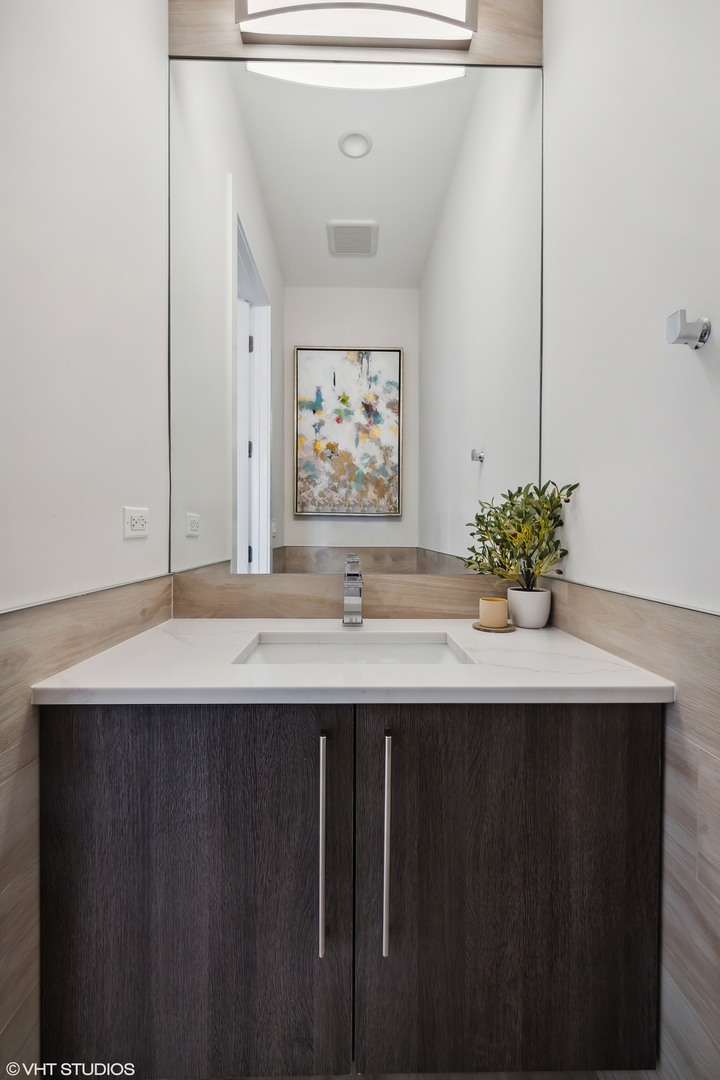 1848 N California Avenue Unit: 2