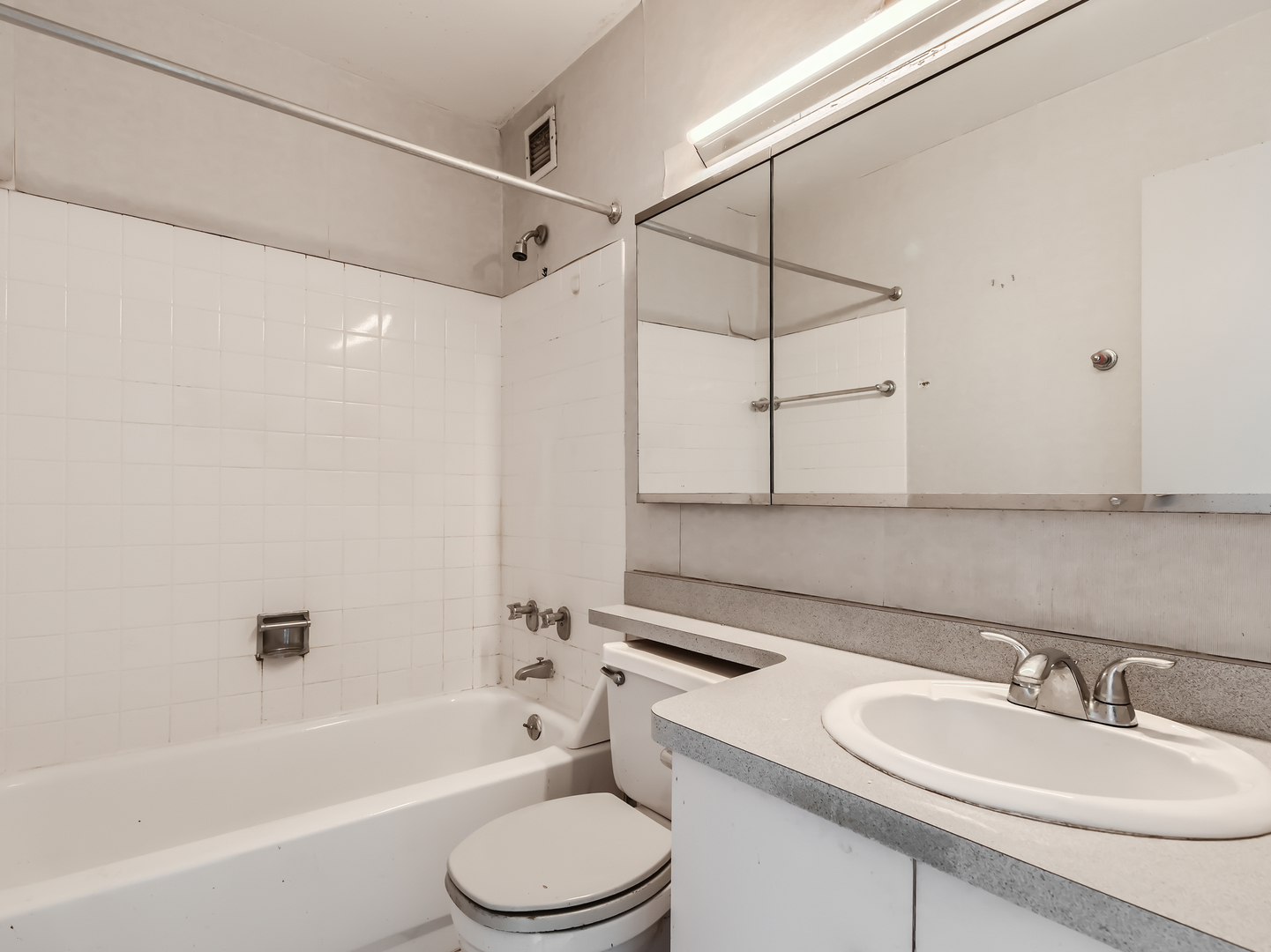 1636 N WELLS Street Unit: 2001