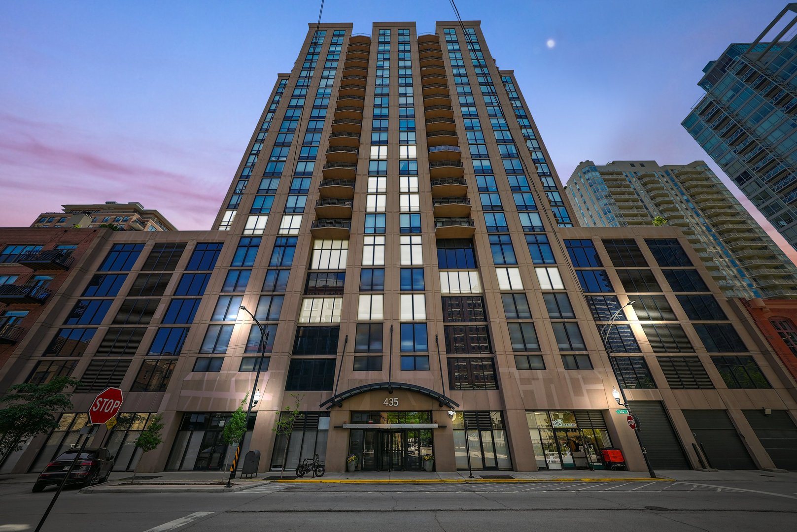 435 W Erie Street Unit: 1001