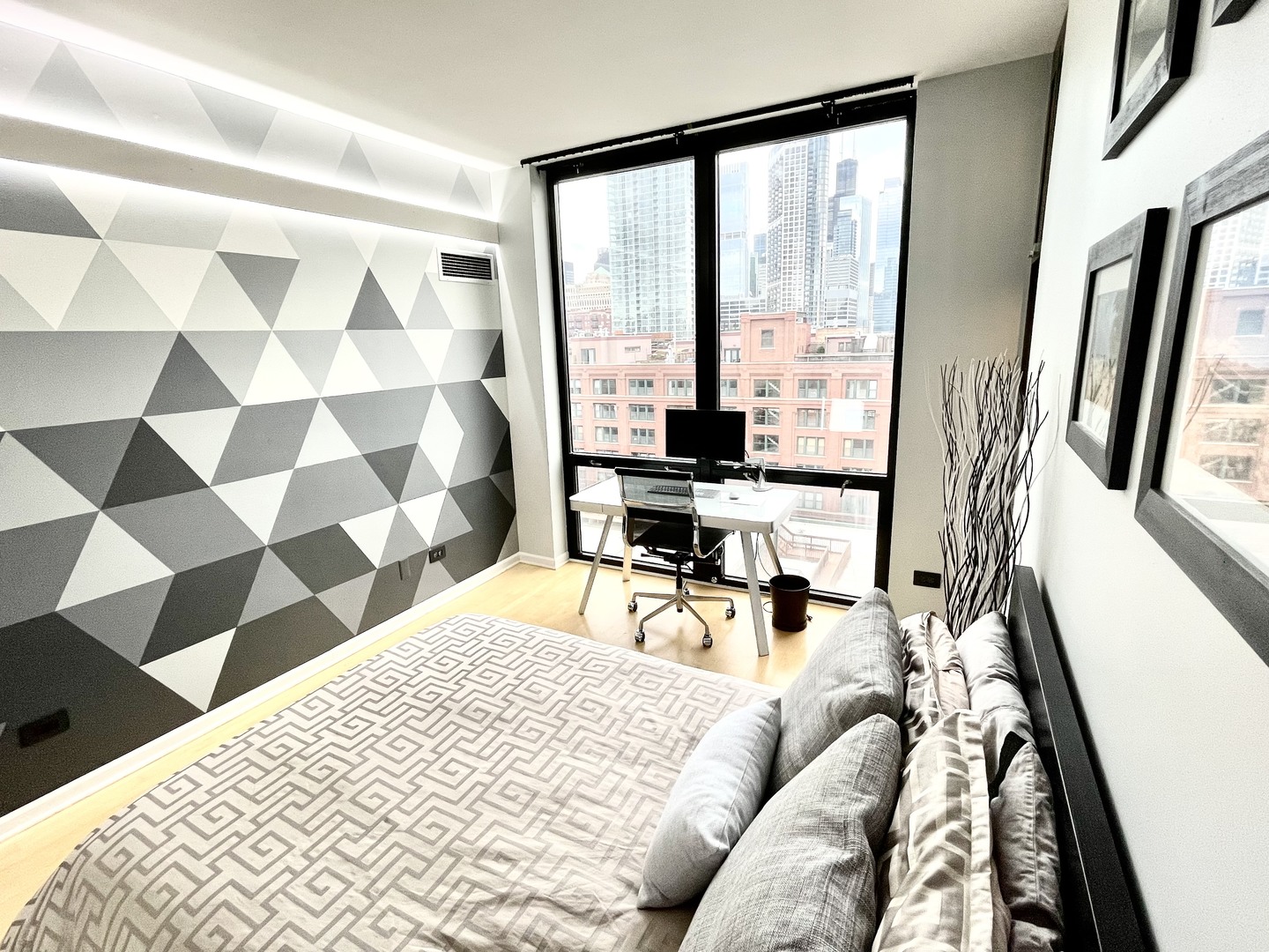 435 W Erie Street Unit: 1001