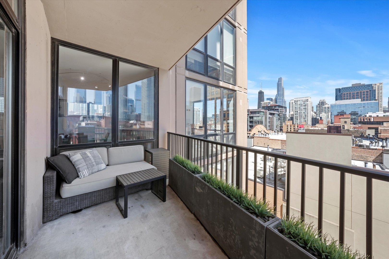 435 W Erie Street Unit: 1001