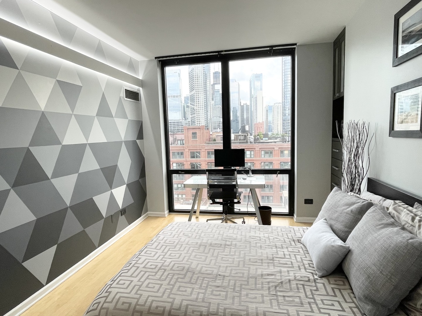 435 W Erie Street Unit: 1001