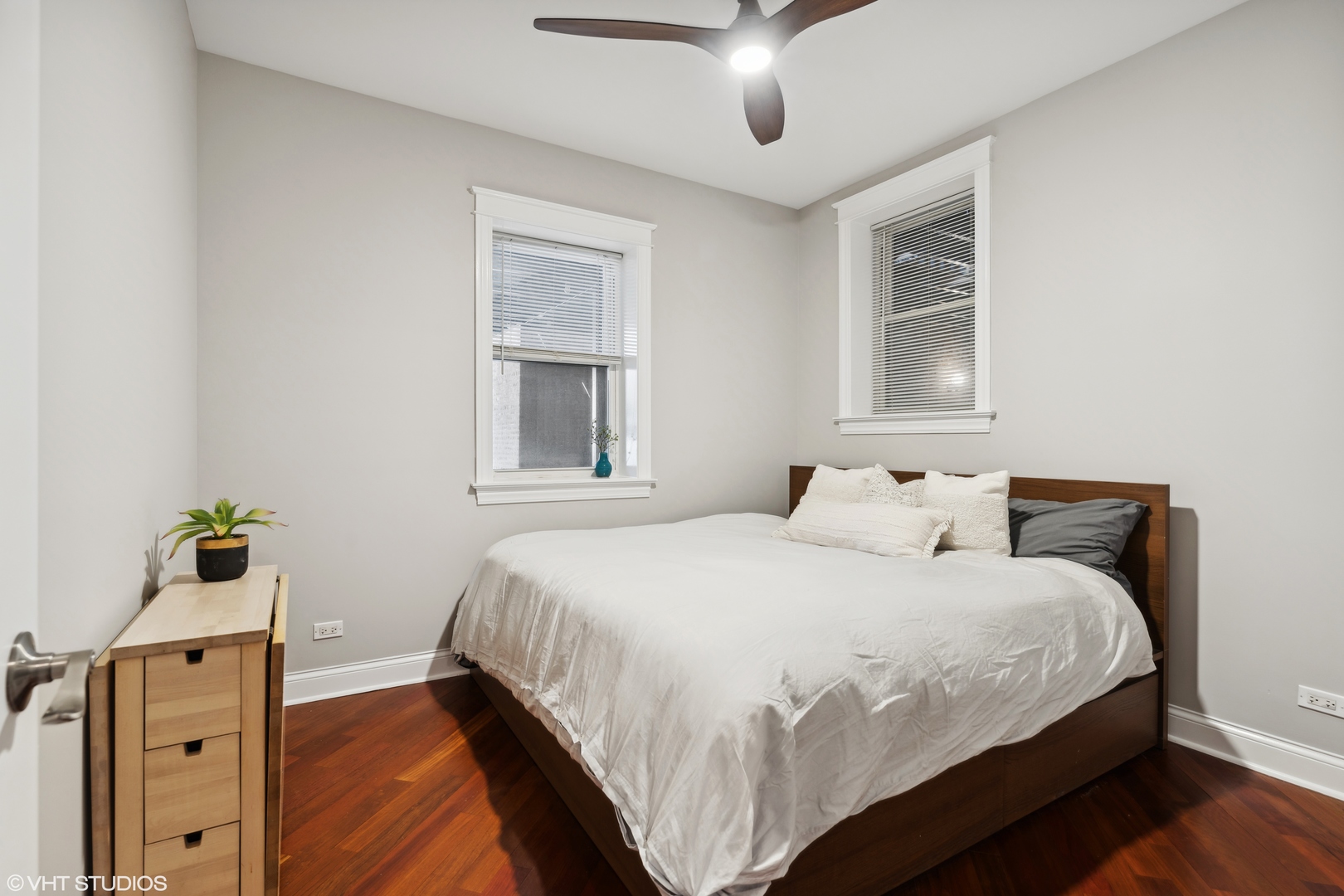 2704 W CORTLAND Street Unit: 2