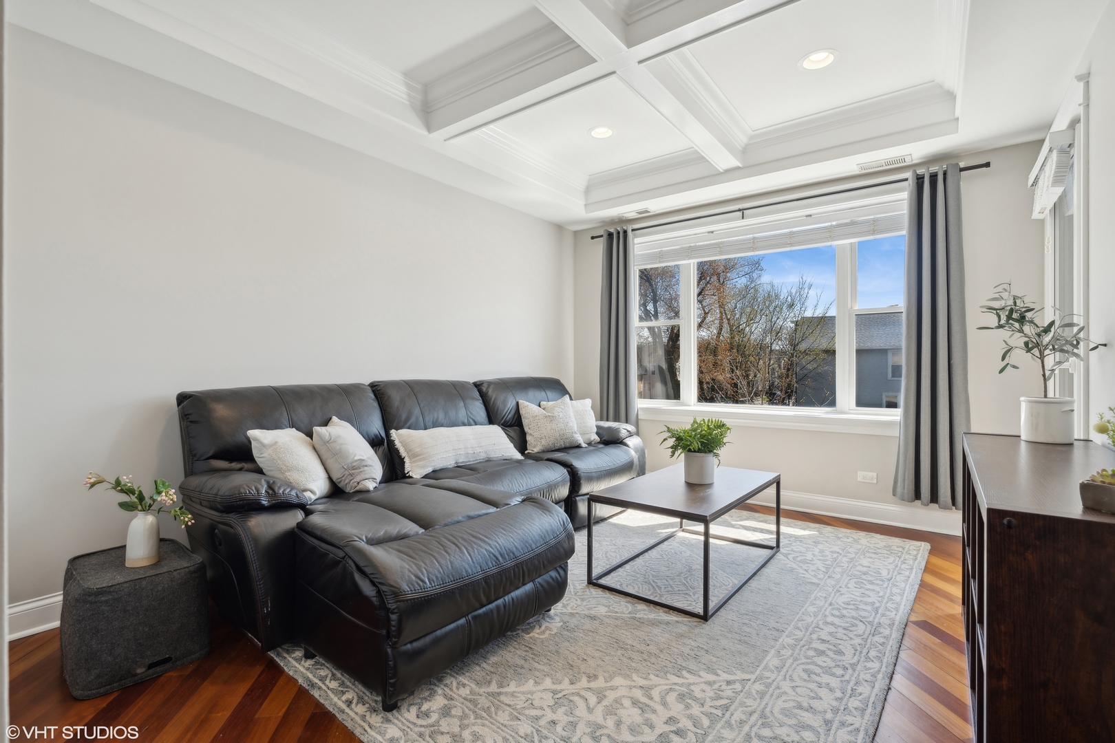 2704 W CORTLAND Street Unit: 2