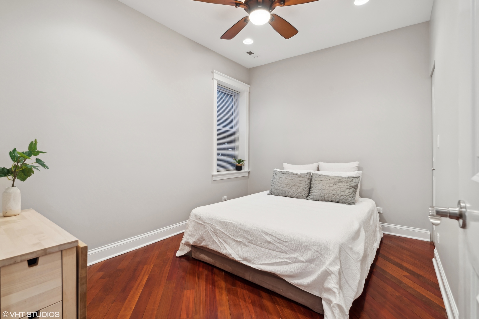 2704 W CORTLAND Street Unit: 2