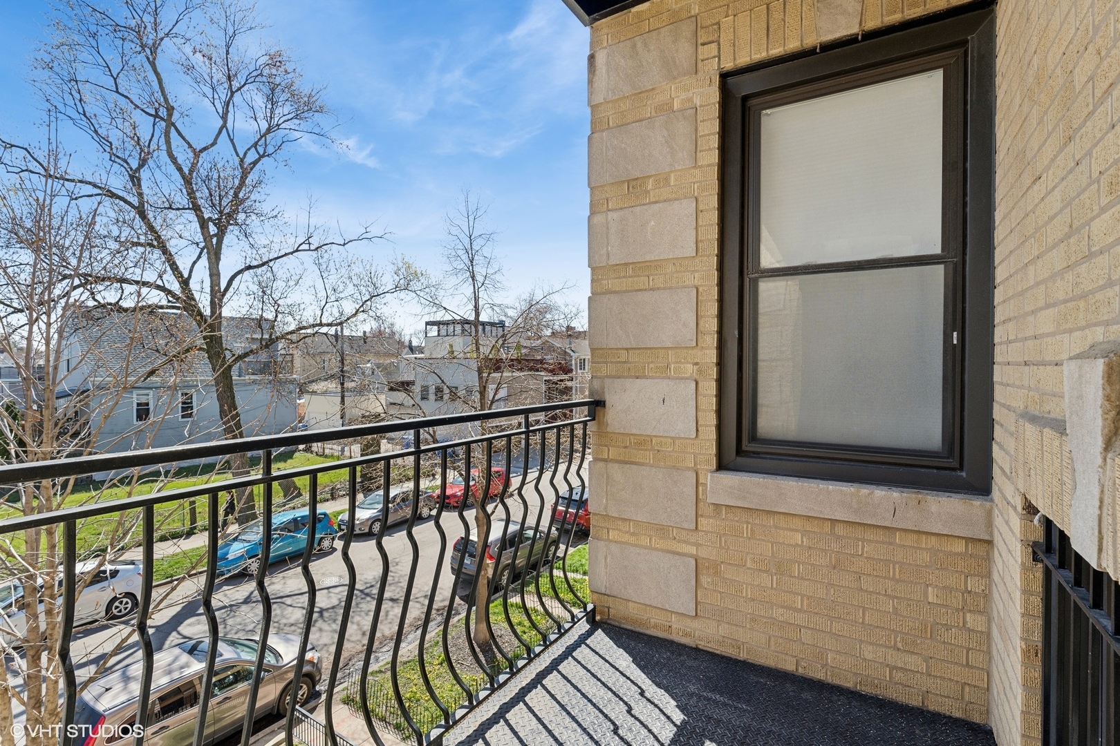 2704 W CORTLAND Street Unit: 2
