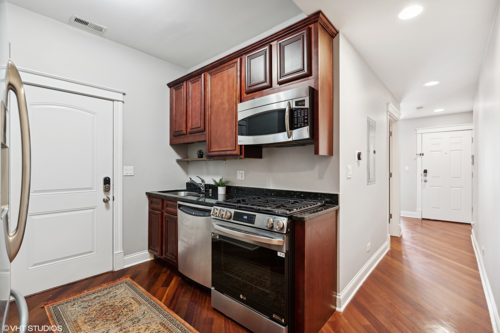 2704 W CORTLAND Street Unit: 2