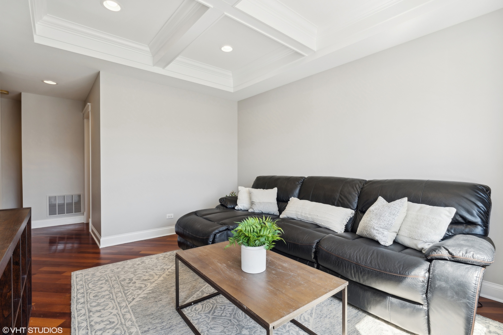 2704 W CORTLAND Street Unit: 2