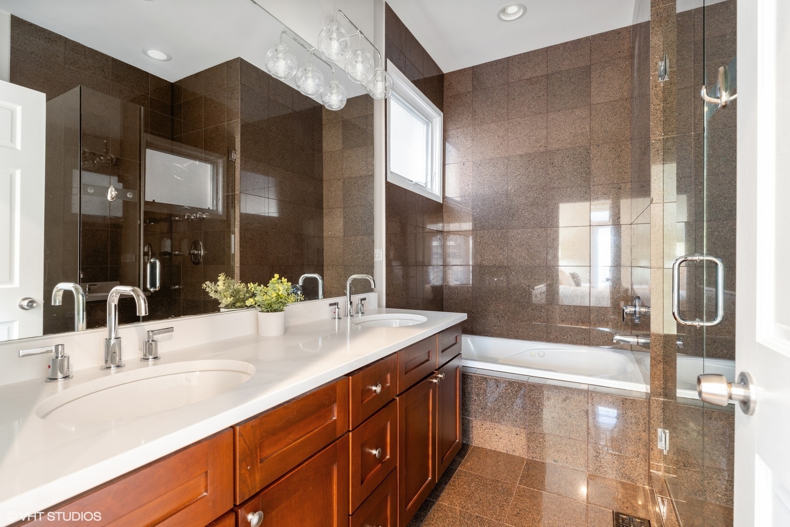 952 N Wolcott Avenue Unit: 1