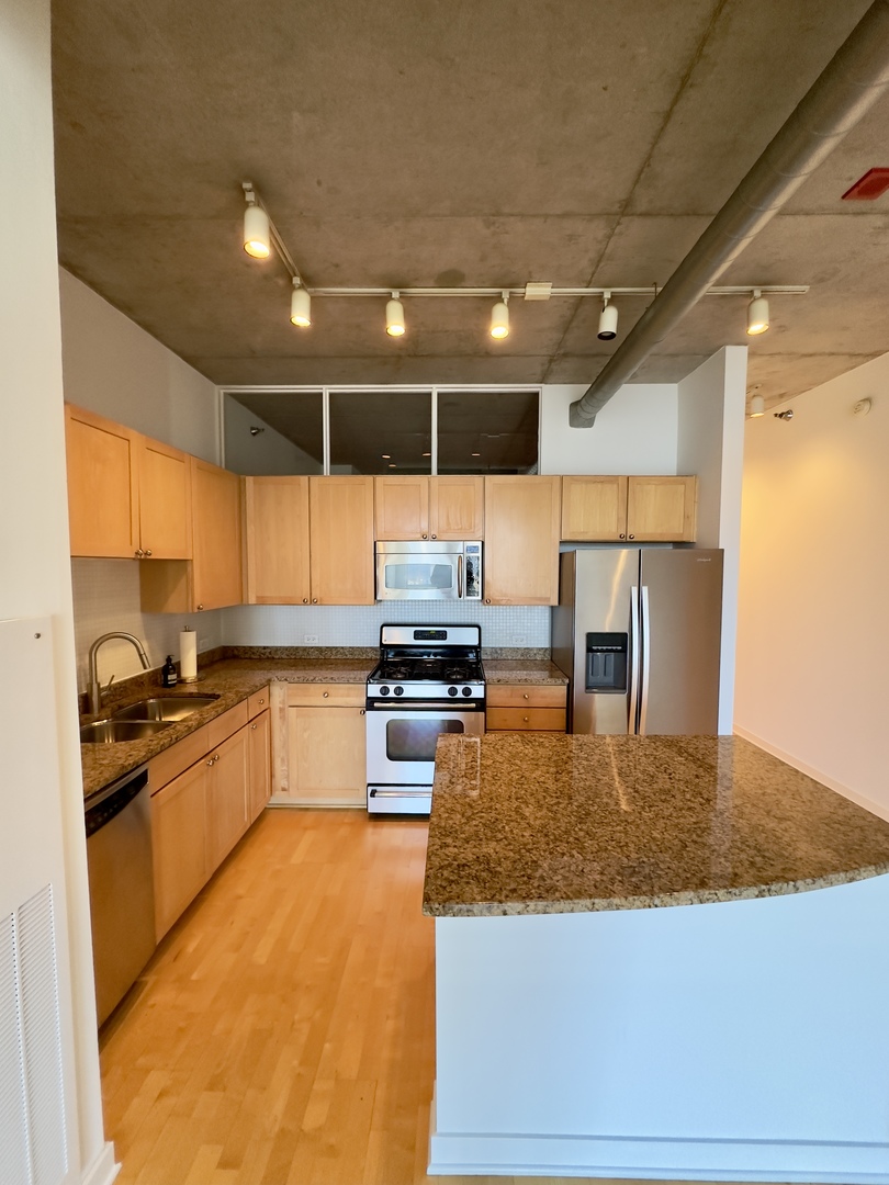 720 N Larrabee Street Unit: 1402