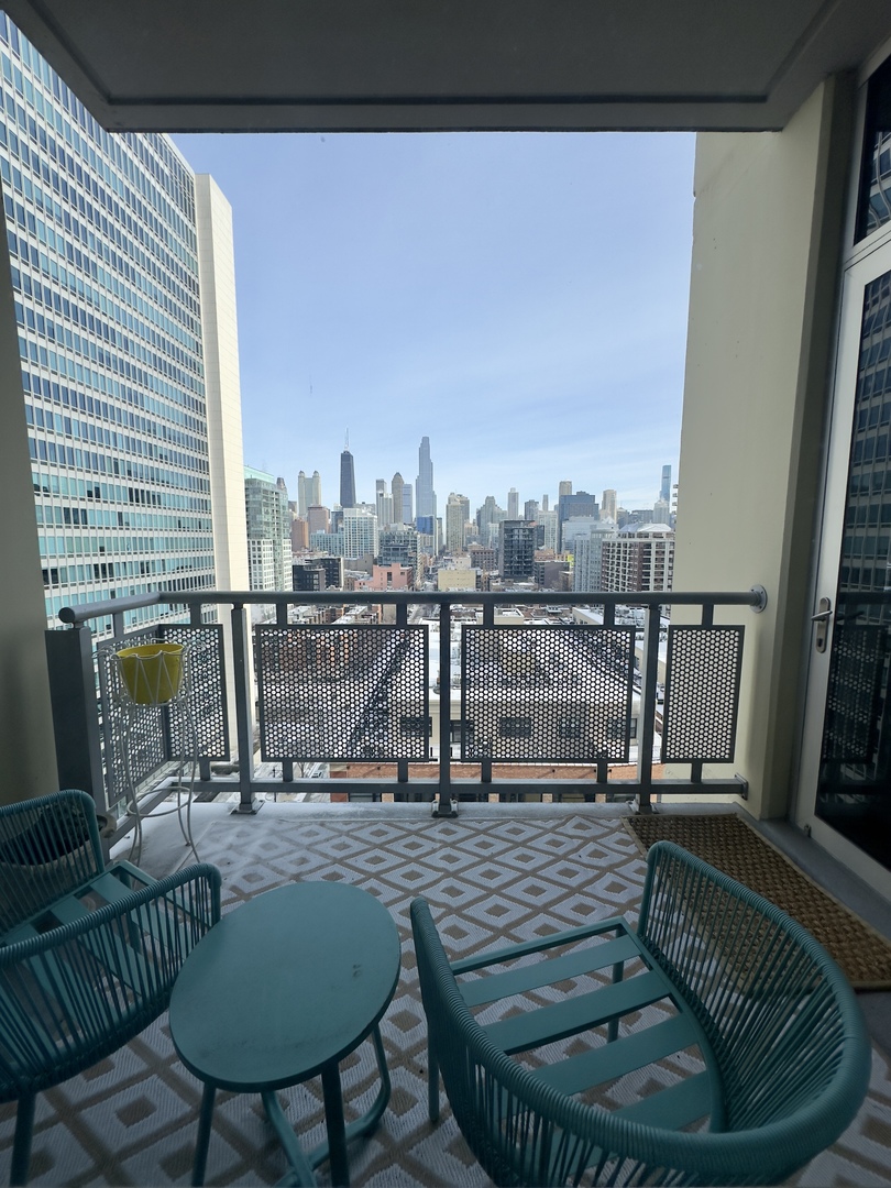 720 N Larrabee Street Unit: 1402