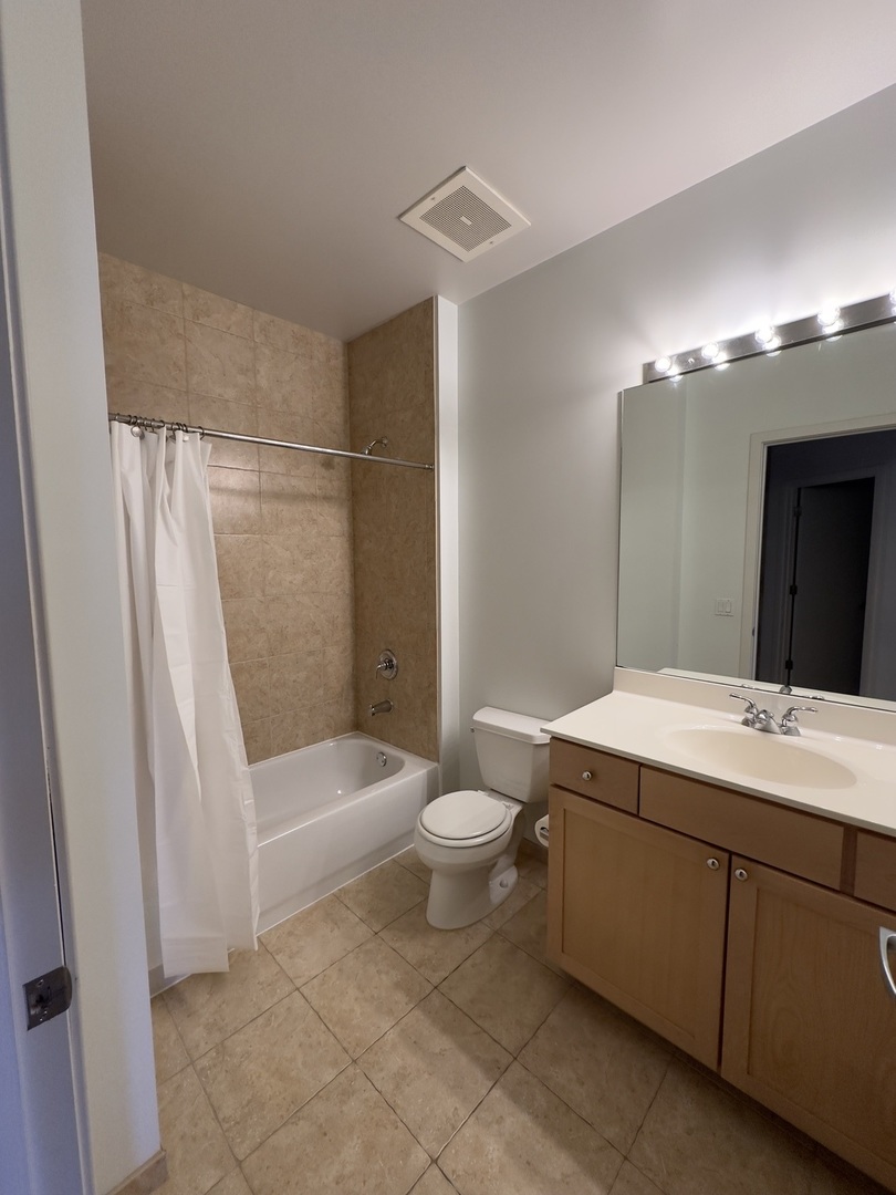 720 N Larrabee Street Unit: 1402