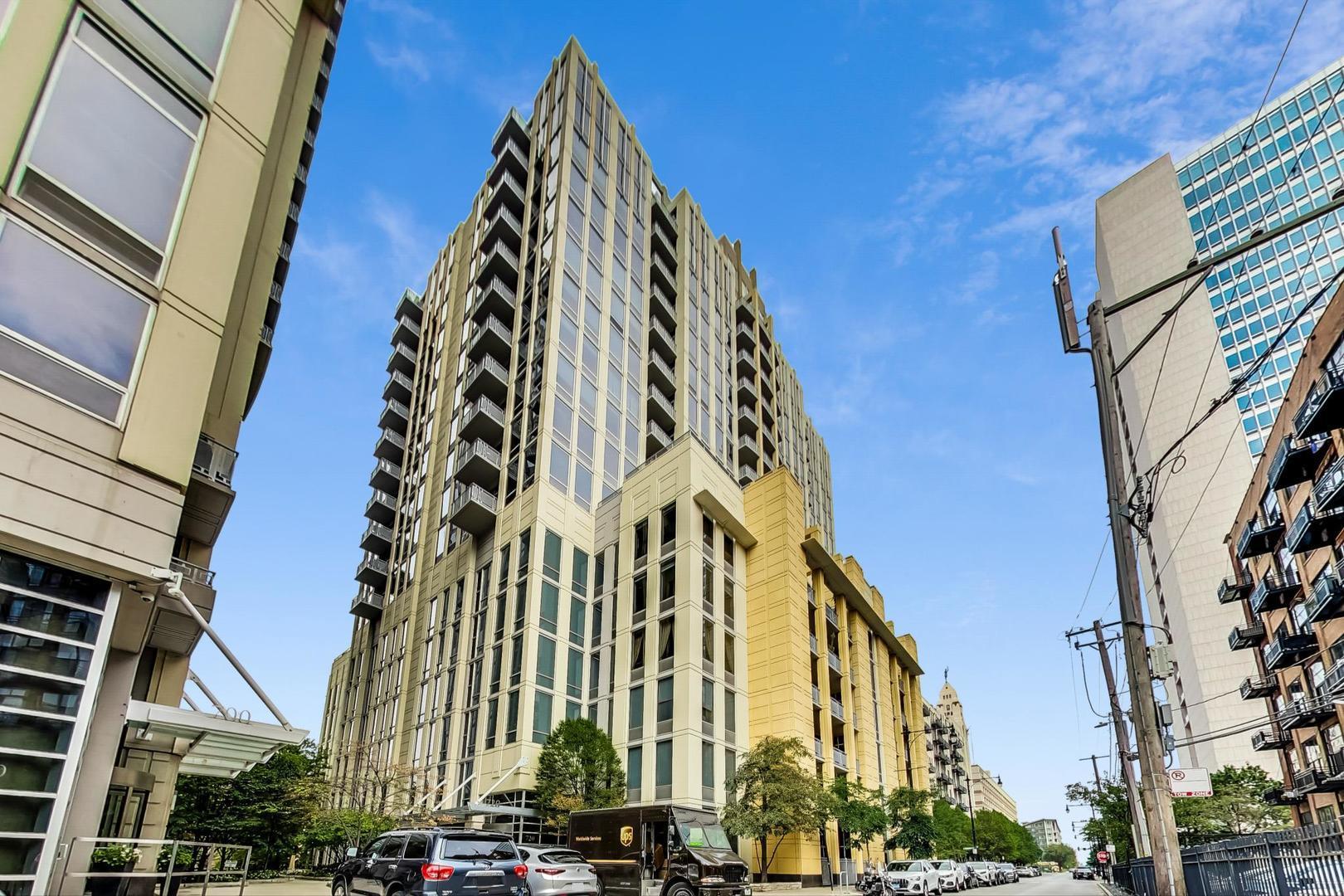 720 N Larrabee Street Unit: 1402
